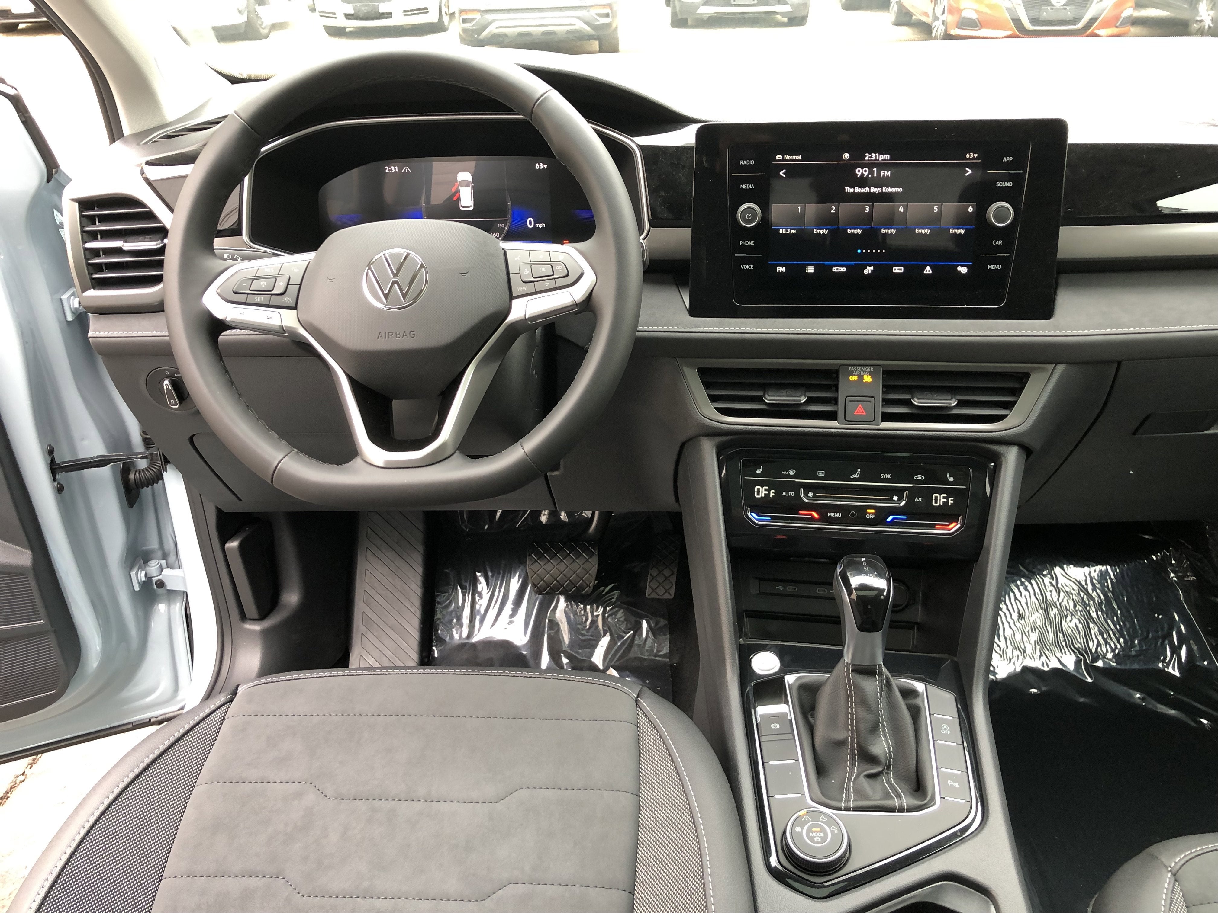 2026 Volkswagen Taos SE Black