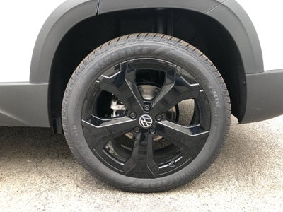 2026 Volkswagen Taos SE Black