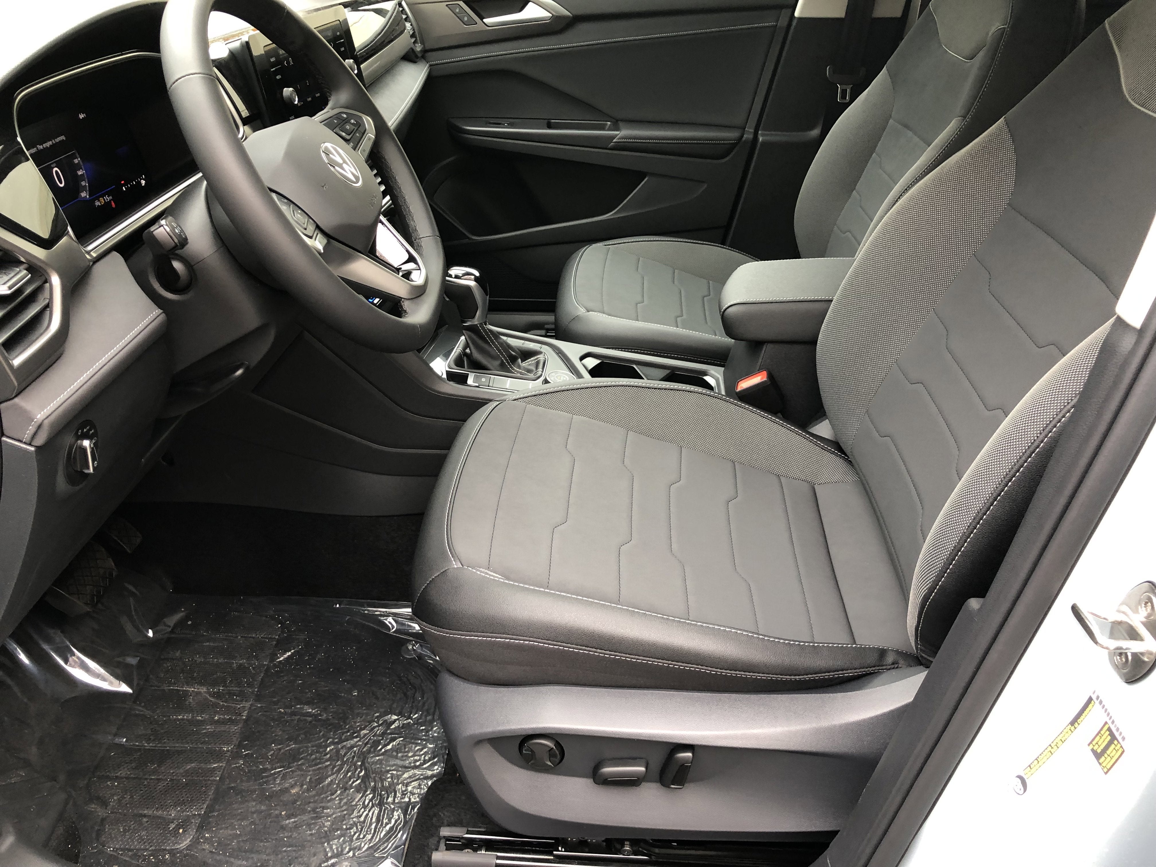 2026 Volkswagen Taos SE Black