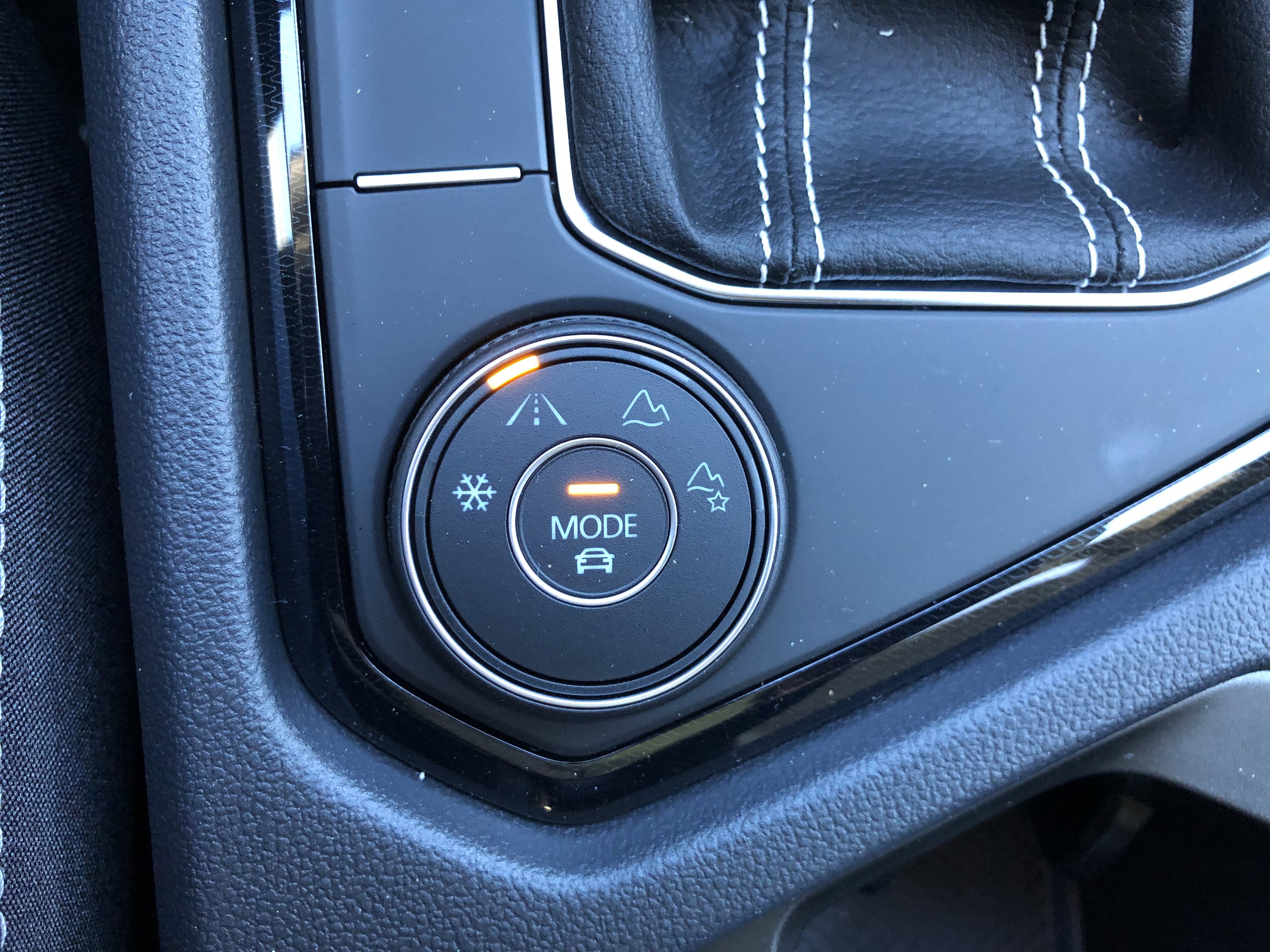 2026 Volkswagen Taos SE Black