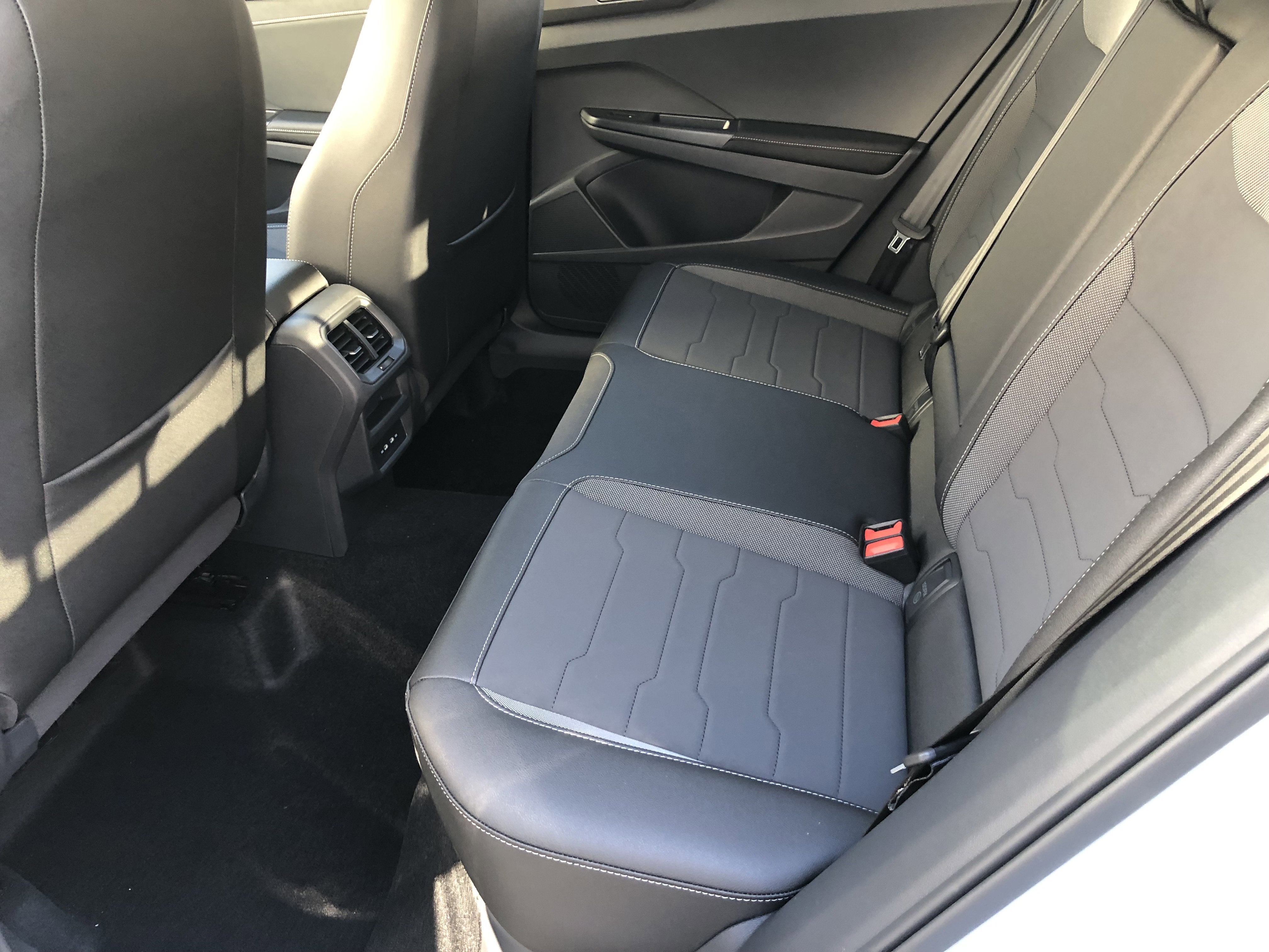 2026 Volkswagen Taos SE Black