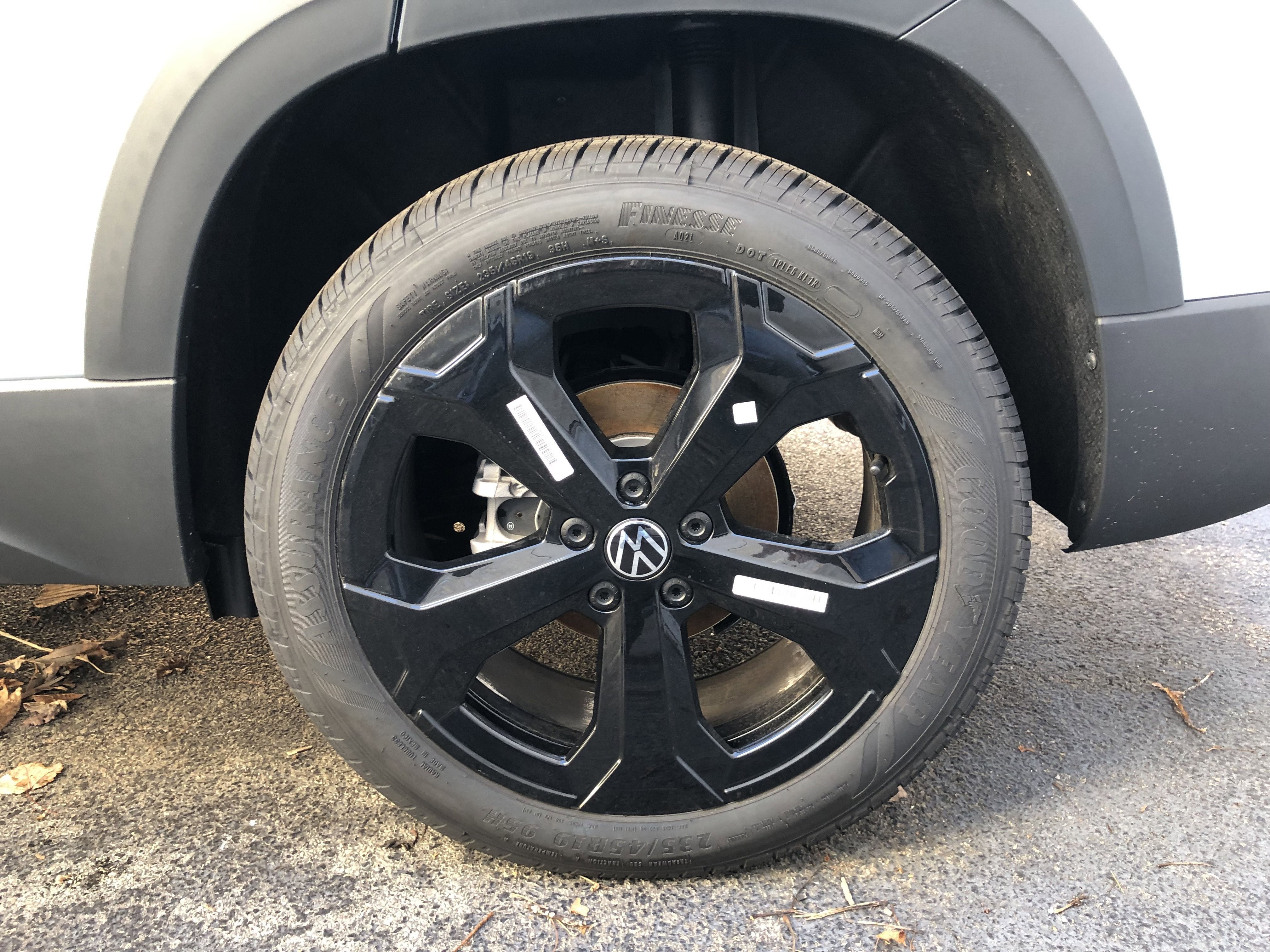 2026 Volkswagen Taos SE Black