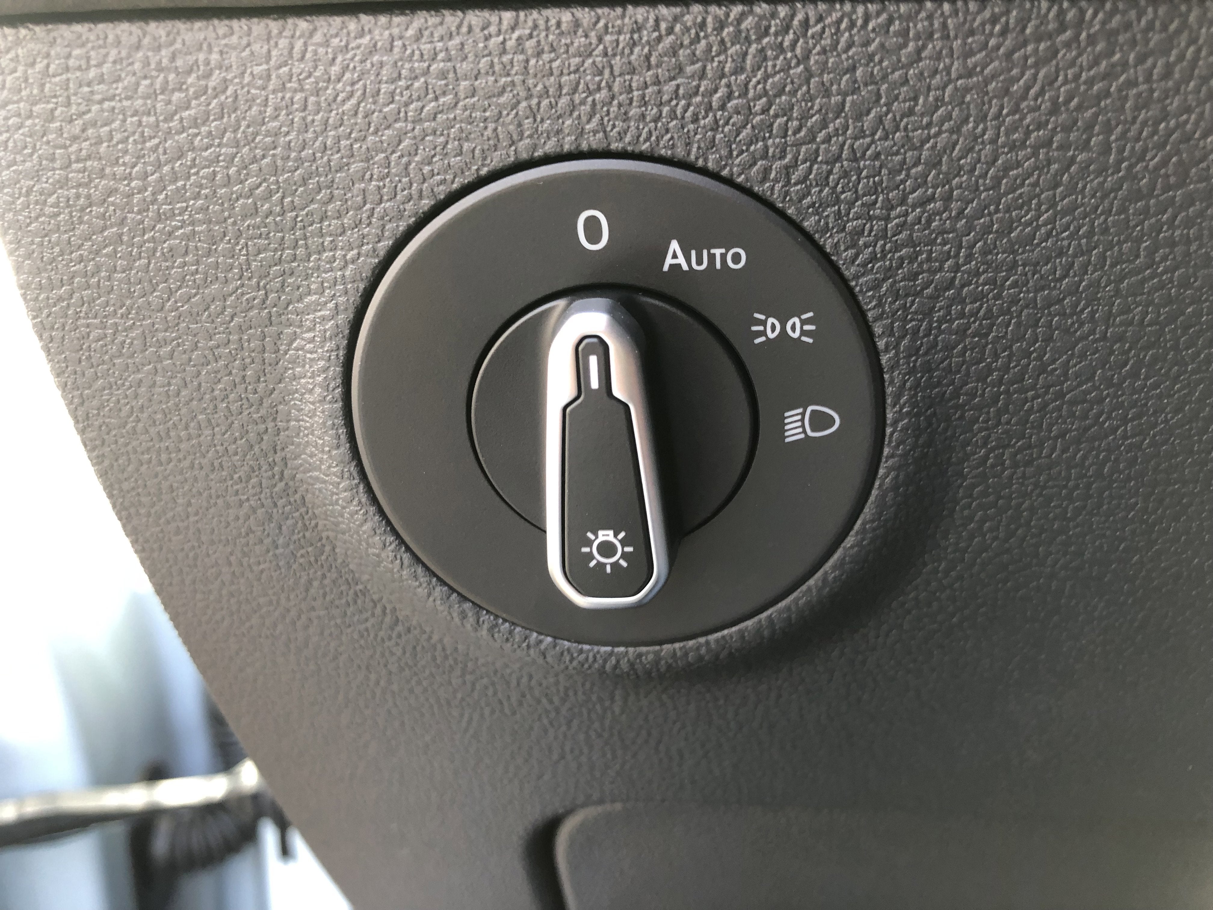 2026 Volkswagen Taos SE Black