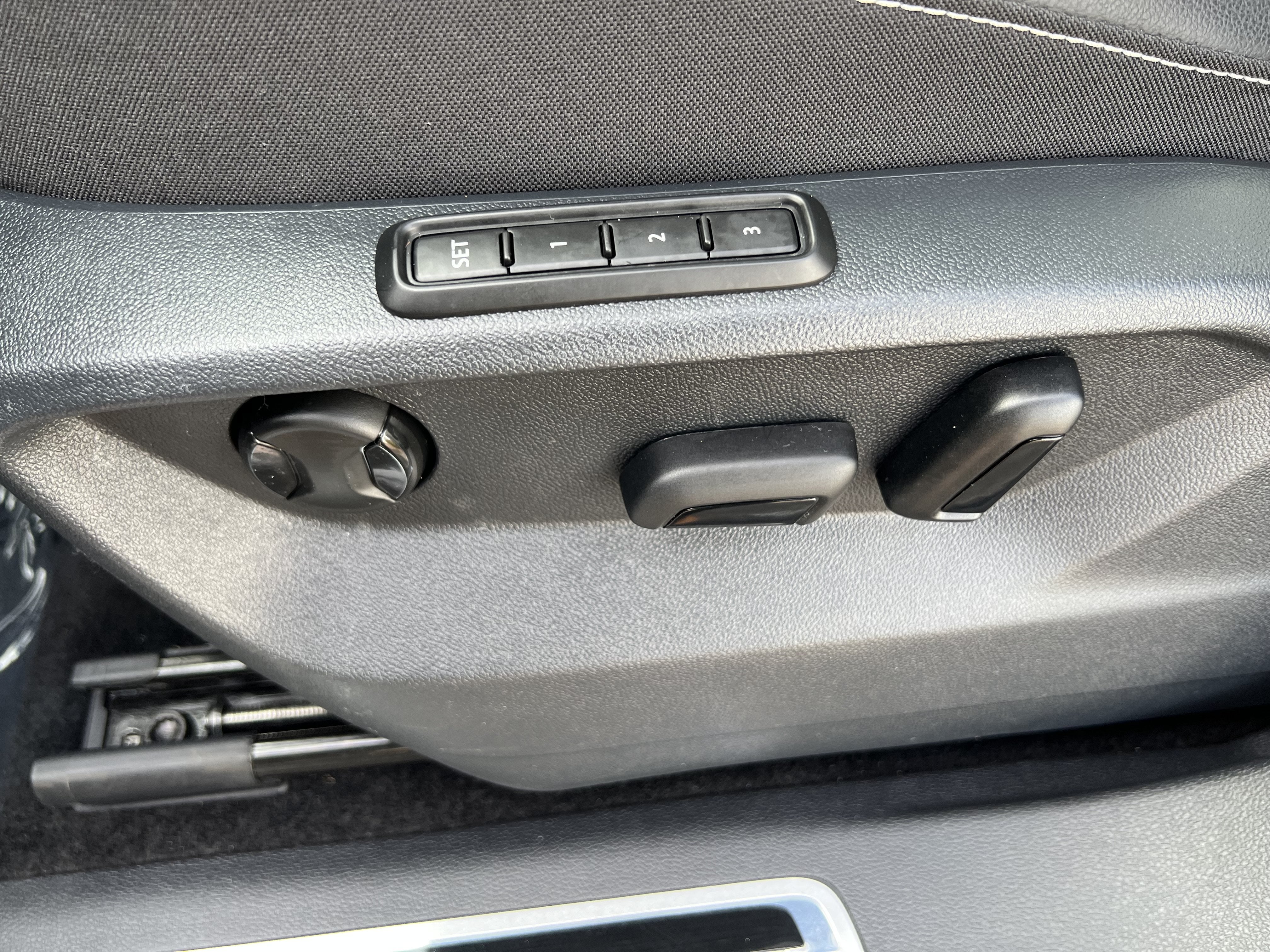 2023 Volkswagen Tiguan SEL R-Line