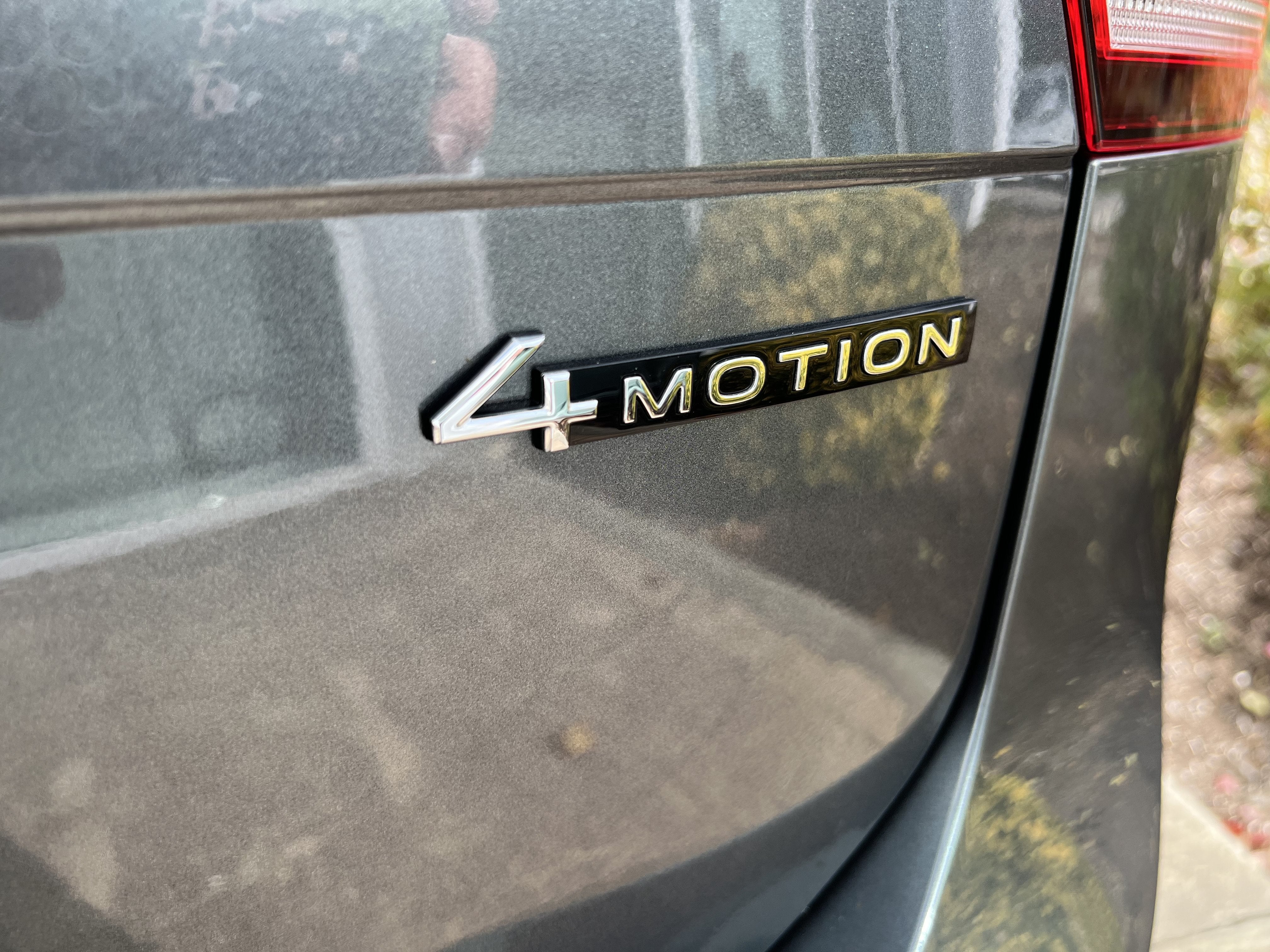 2023 Volkswagen Tiguan SEL R-Line