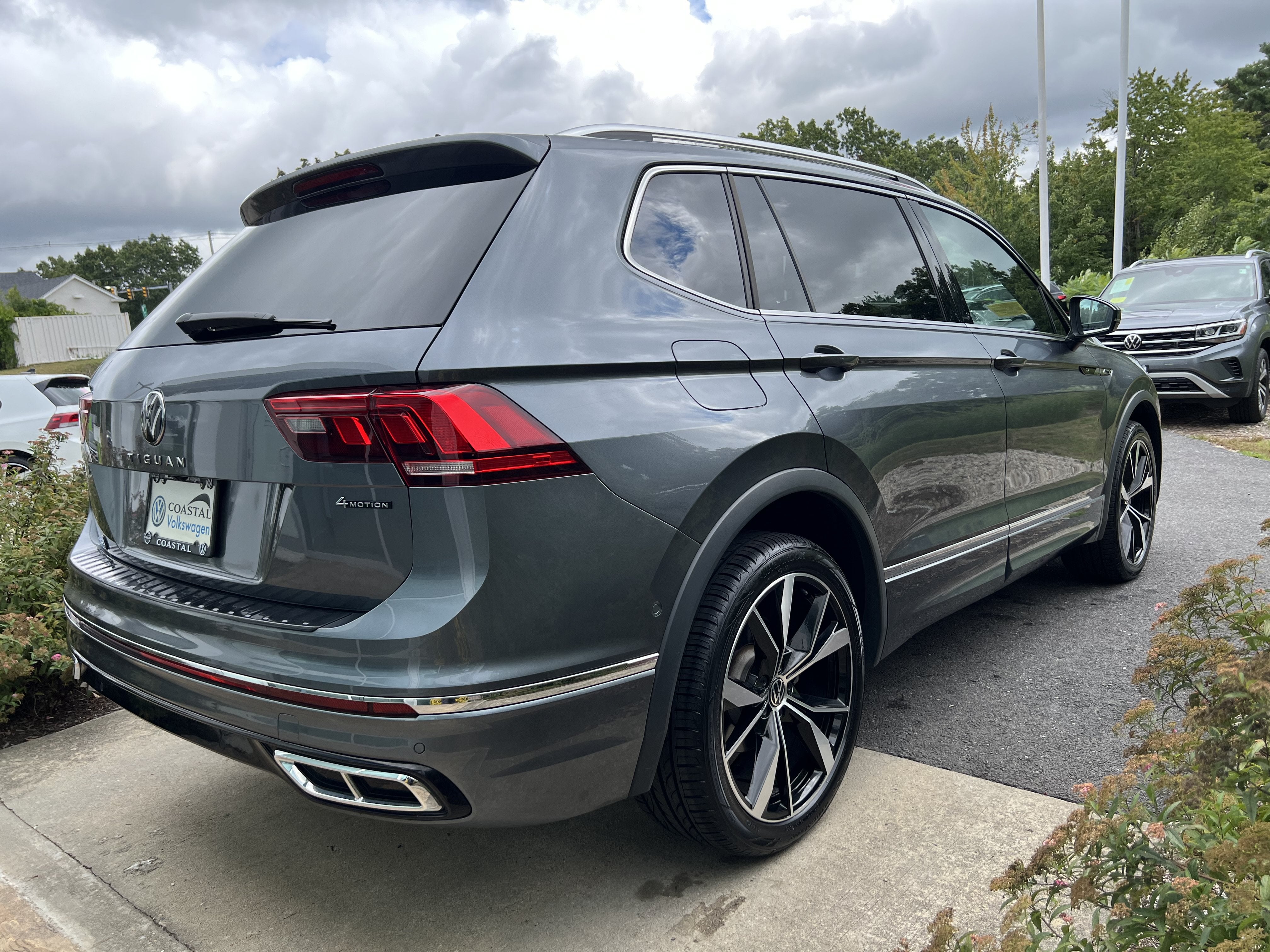2023 Volkswagen Tiguan SEL R-Line