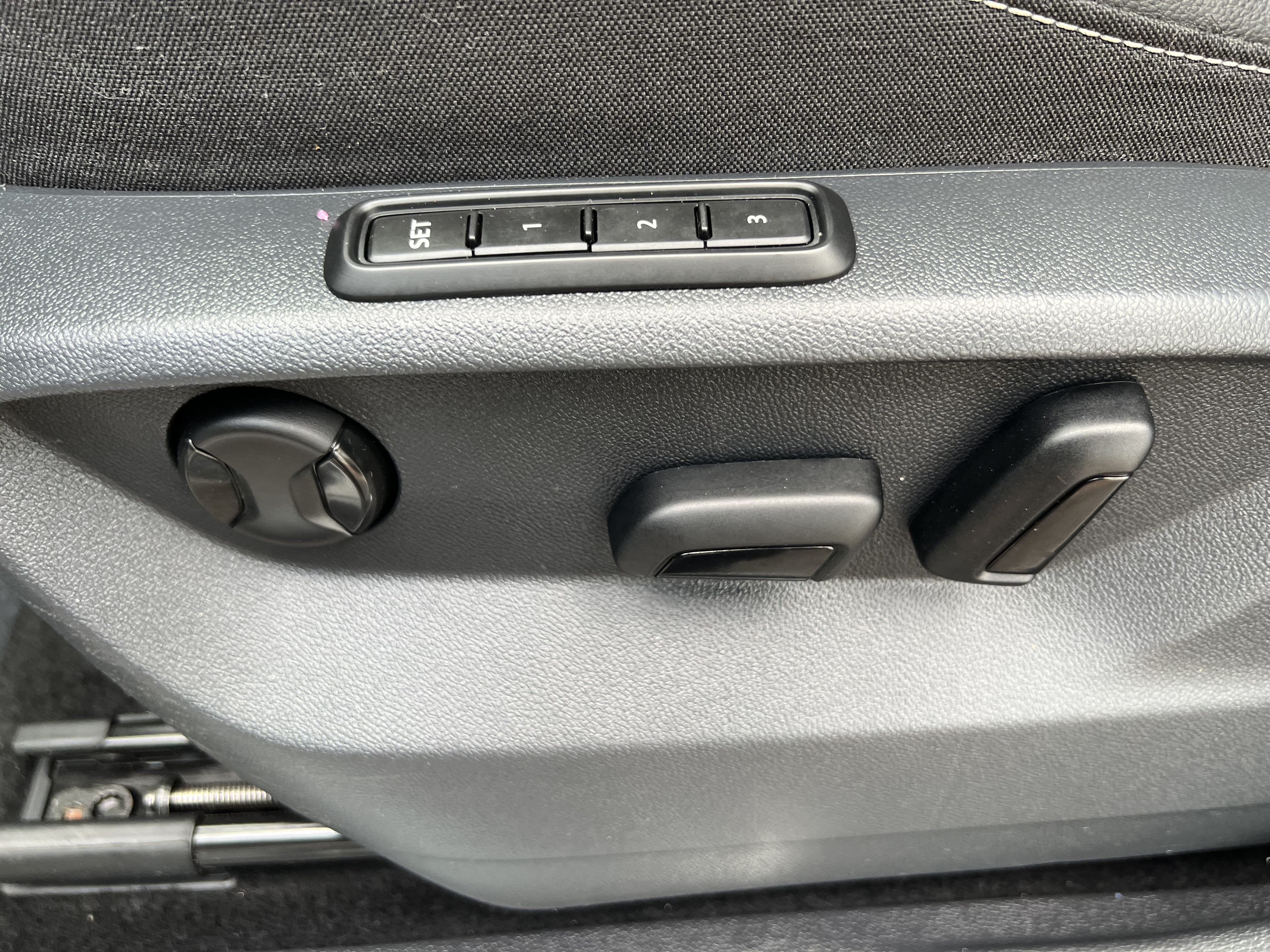 2023 Volkswagen Tiguan SEL R-Line