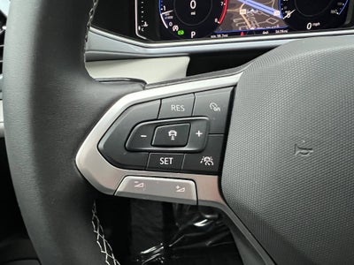 2025 Volkswagen Taos SEL w/black wheel package