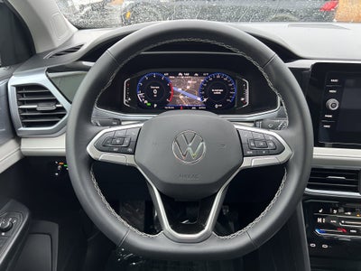 2025 Volkswagen Taos SEL w/black wheel package