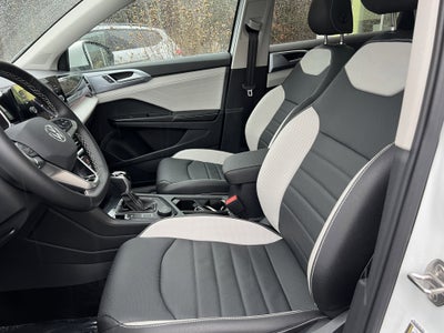 2025 Volkswagen Taos SEL w/black wheel package
