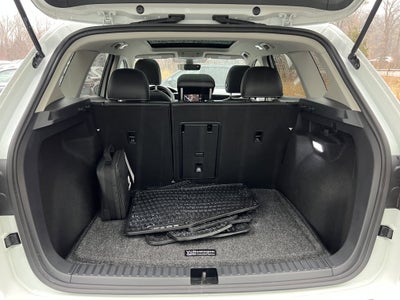 2025 Volkswagen Taos SEL w/black wheel package