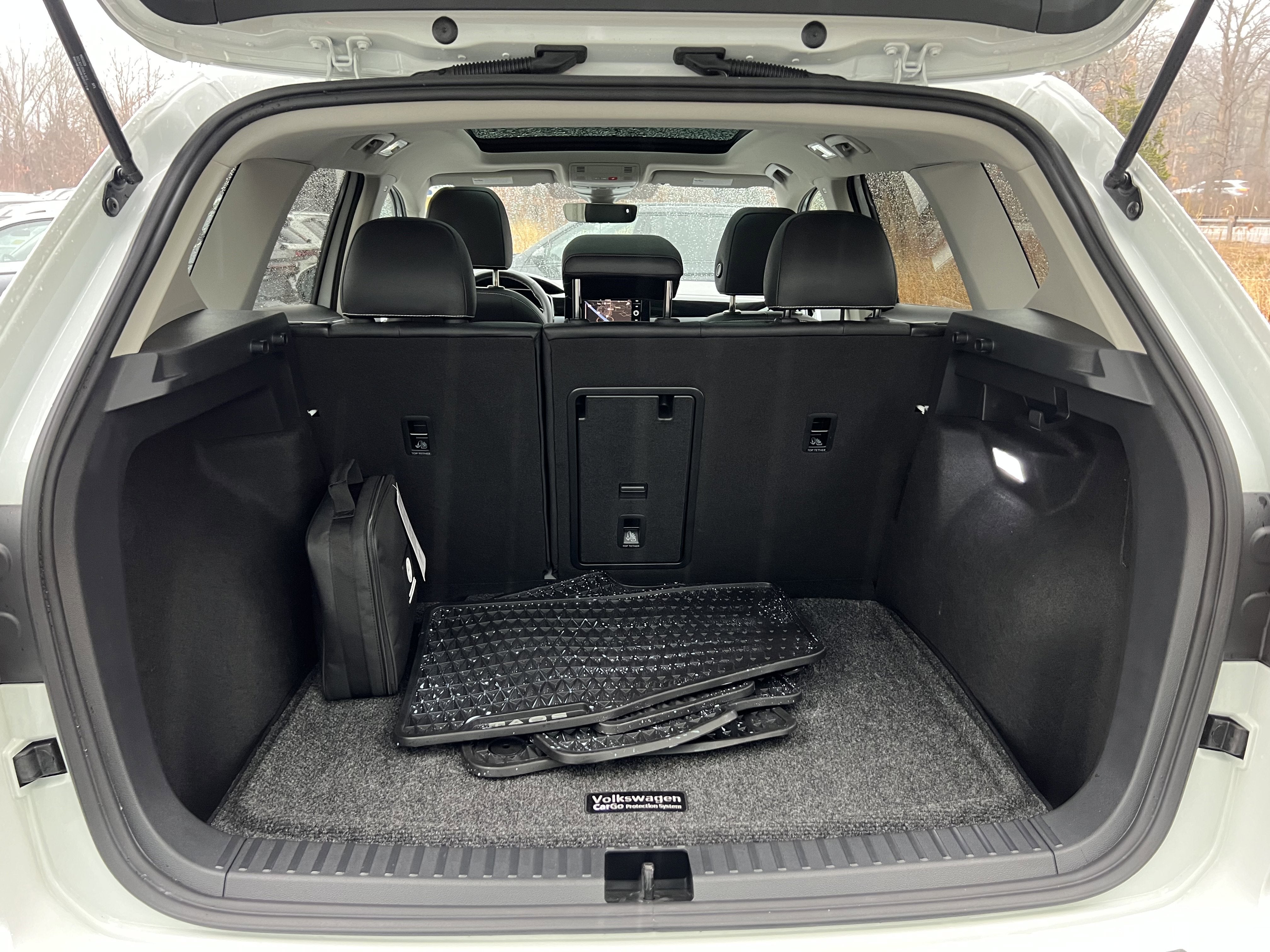 2025 Volkswagen Taos SEL w/black wheel package