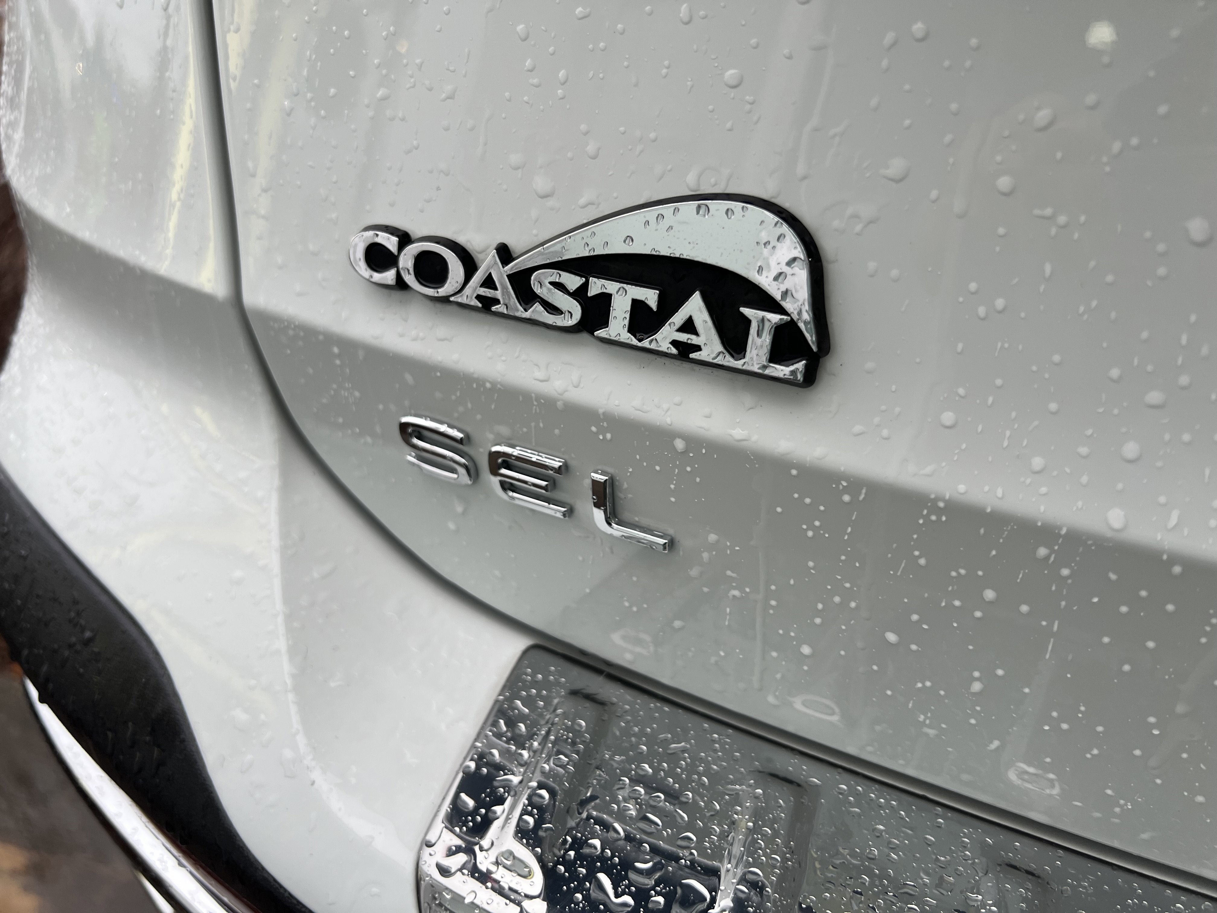 2025 Volkswagen Taos SEL w/black wheel package