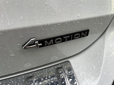 2025 Volkswagen Taos SEL w/black wheel package