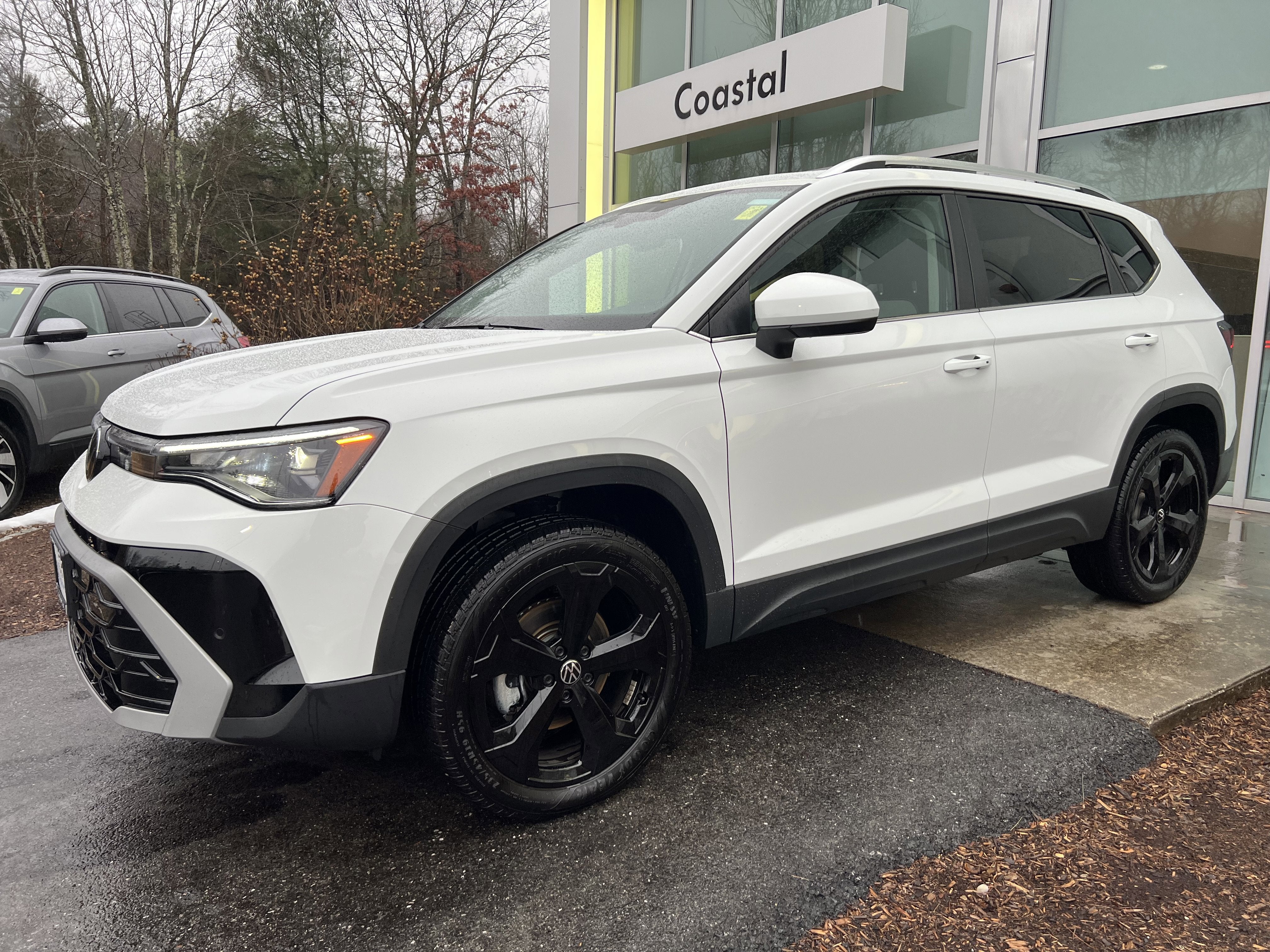 2025 Volkswagen Taos SEL w/black wheel package