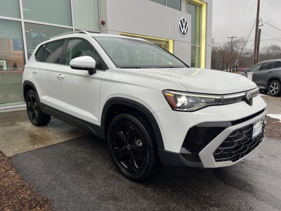 2025 Volkswagen Taos SEL w/black wheel package