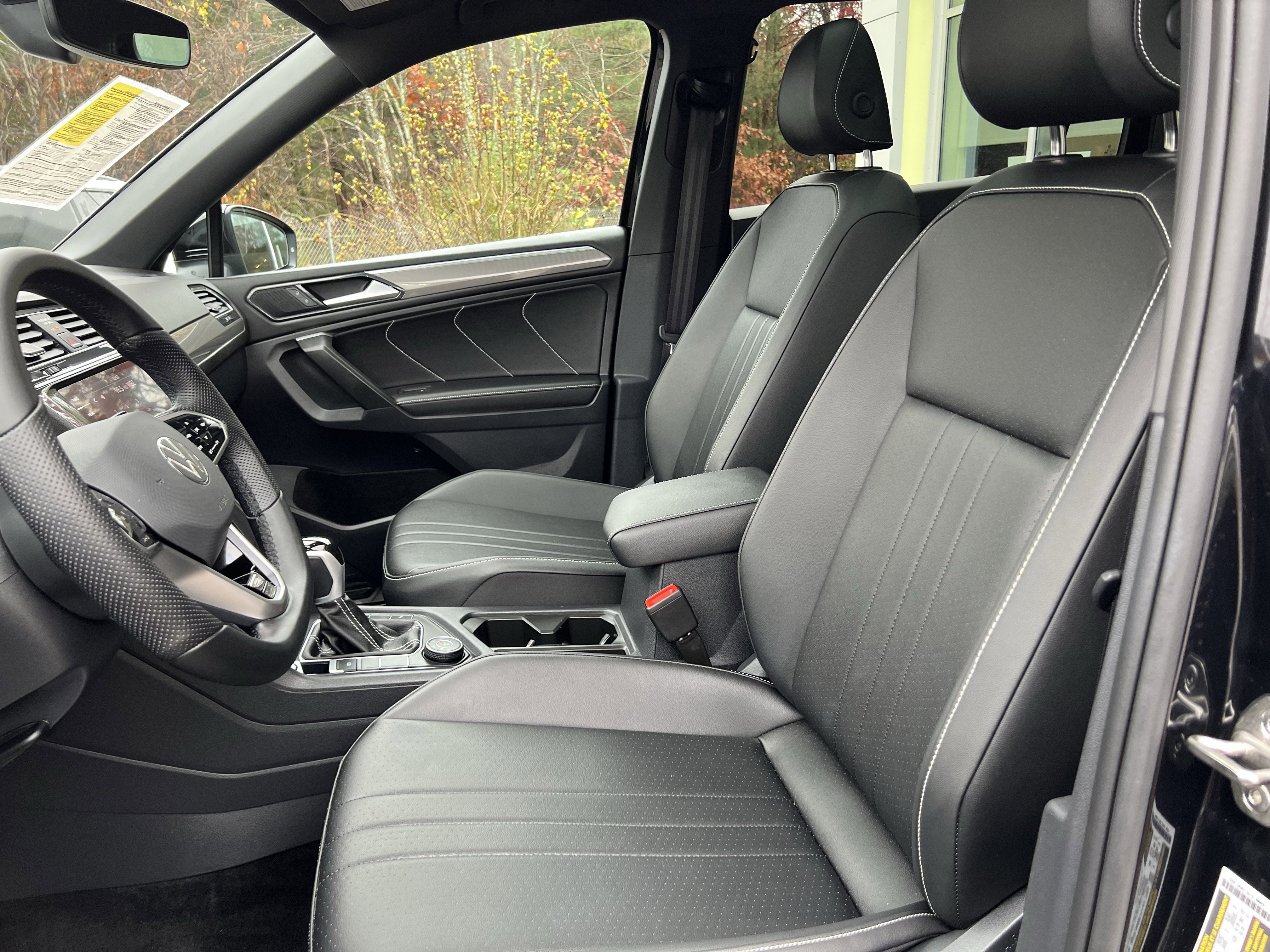 2024 Volkswagen Tiguan SE R-Line Black