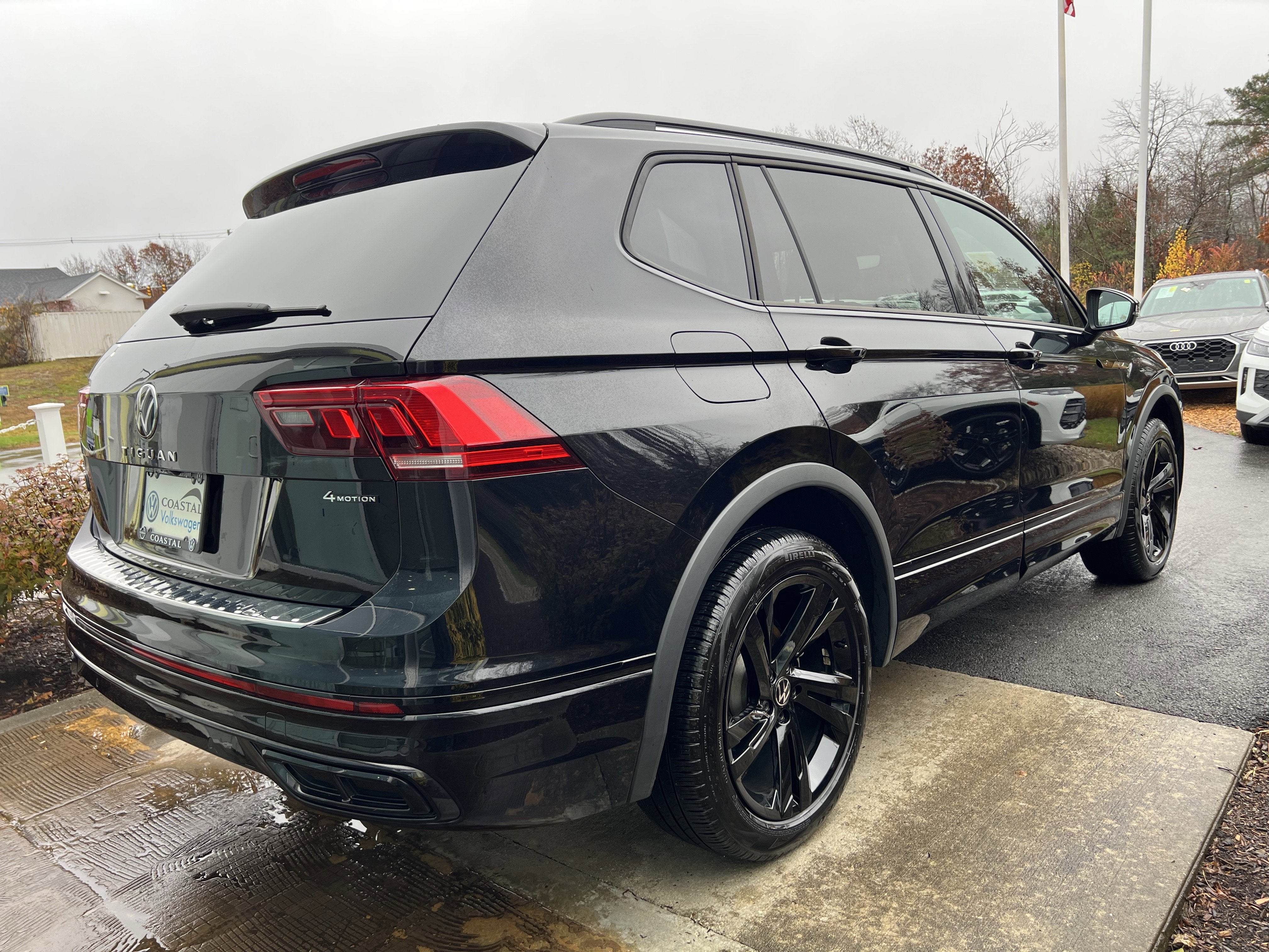 2024 Volkswagen Tiguan SE R-Line Black