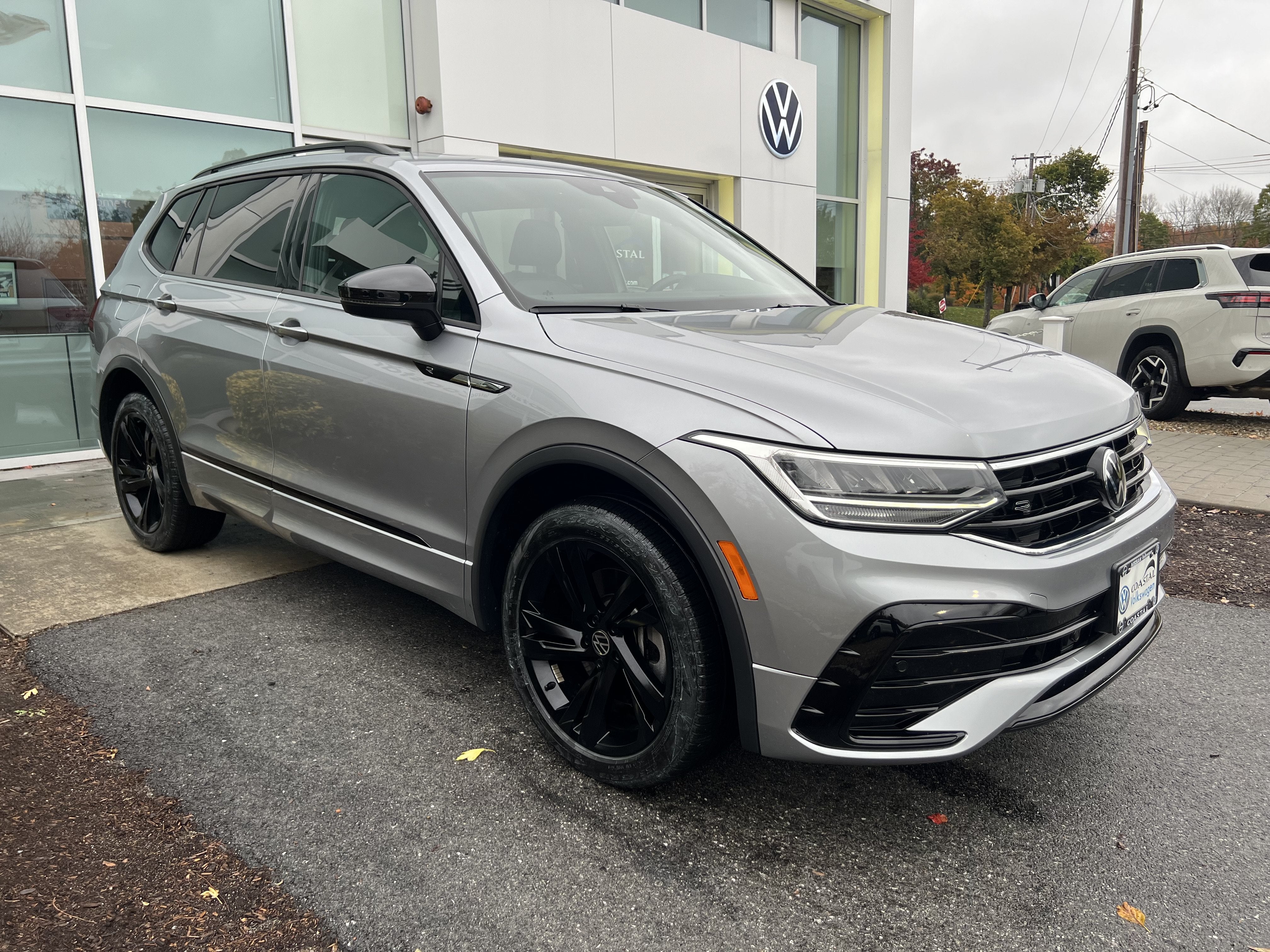 2024 Volkswagen Tiguan SE R-Line Black