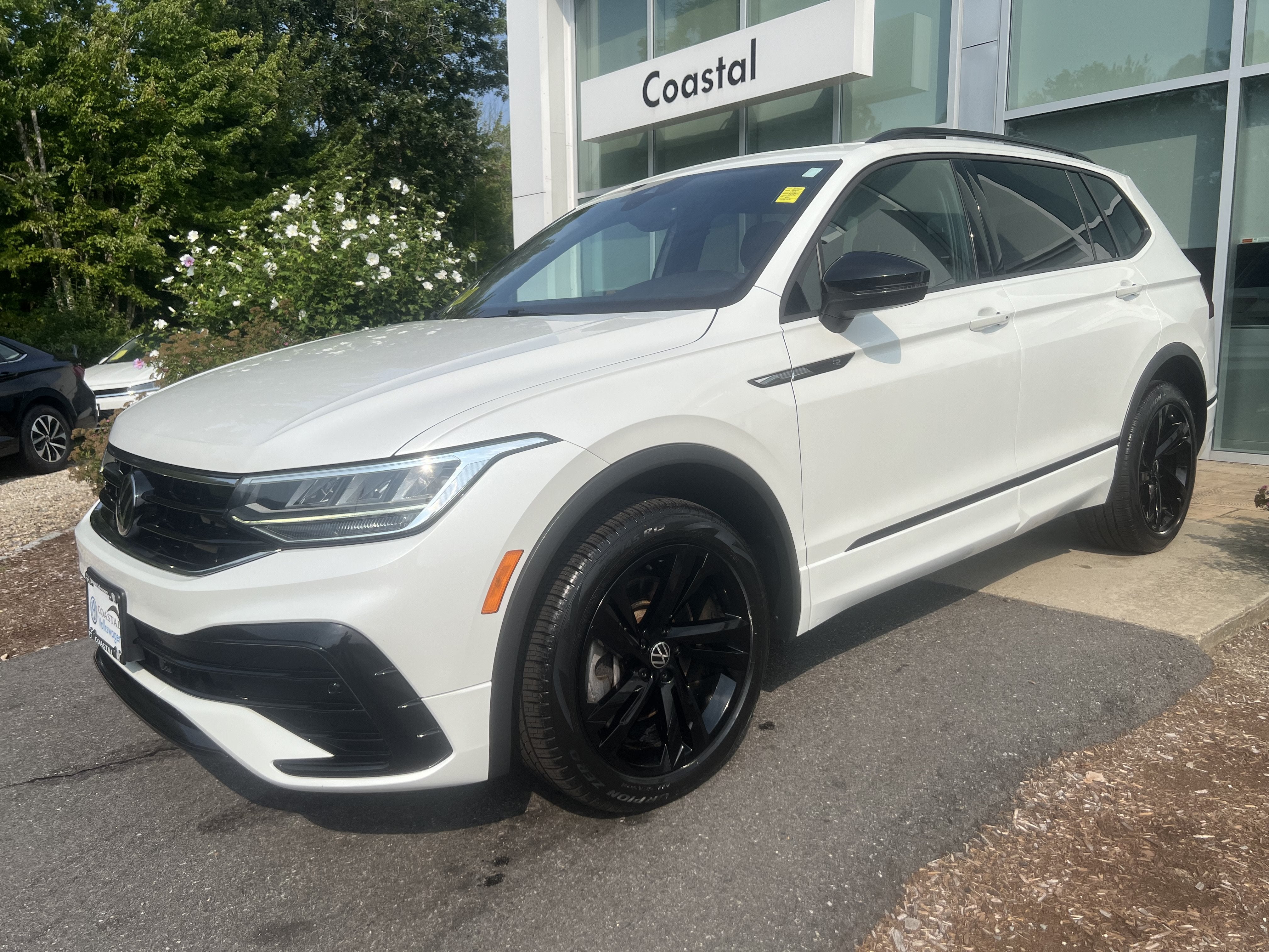 2023 Volkswagen Tiguan SE R-Line Black