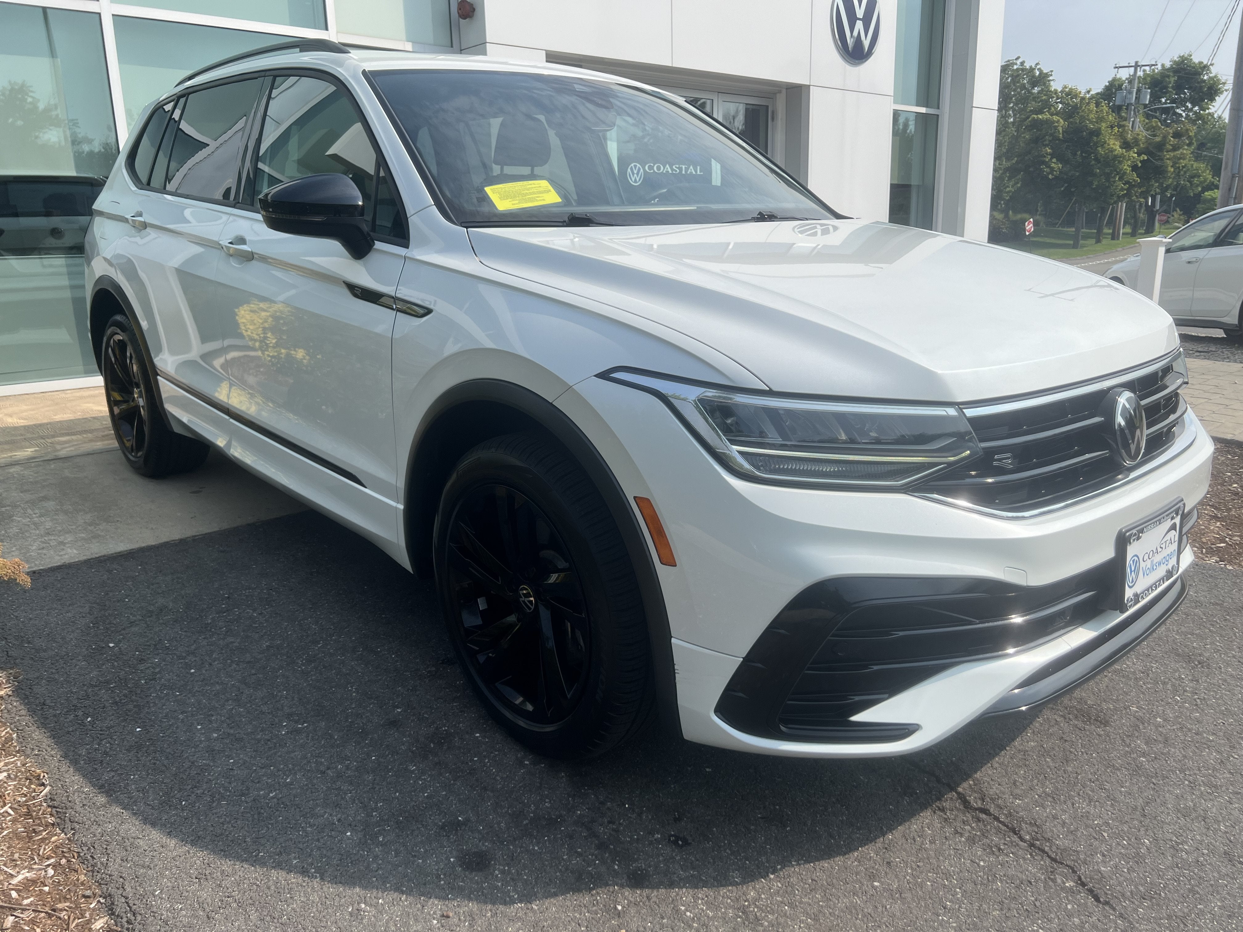 2023 Volkswagen Tiguan SE R-Line Black