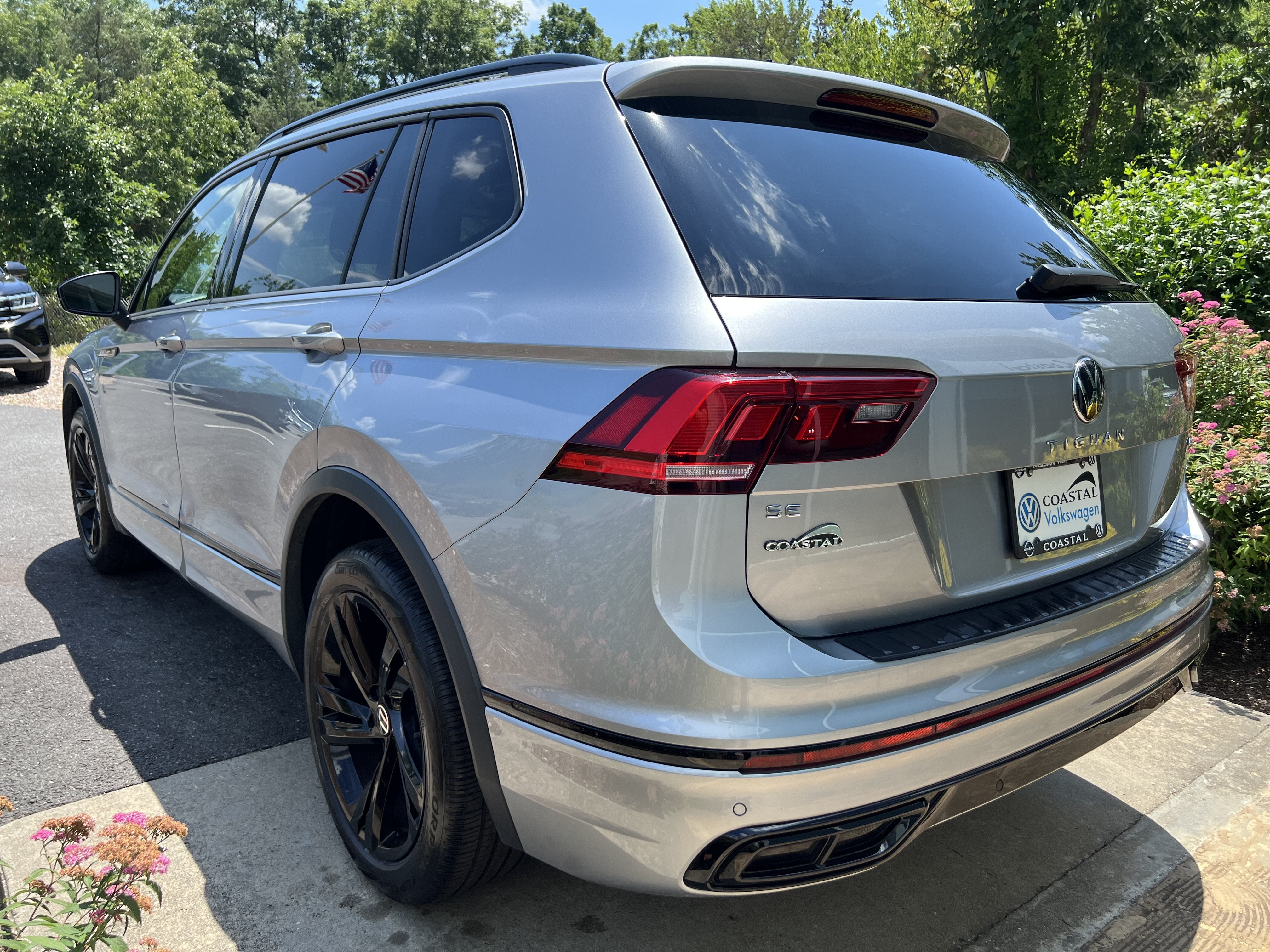 2023 Volkswagen Tiguan SE R-Line Black