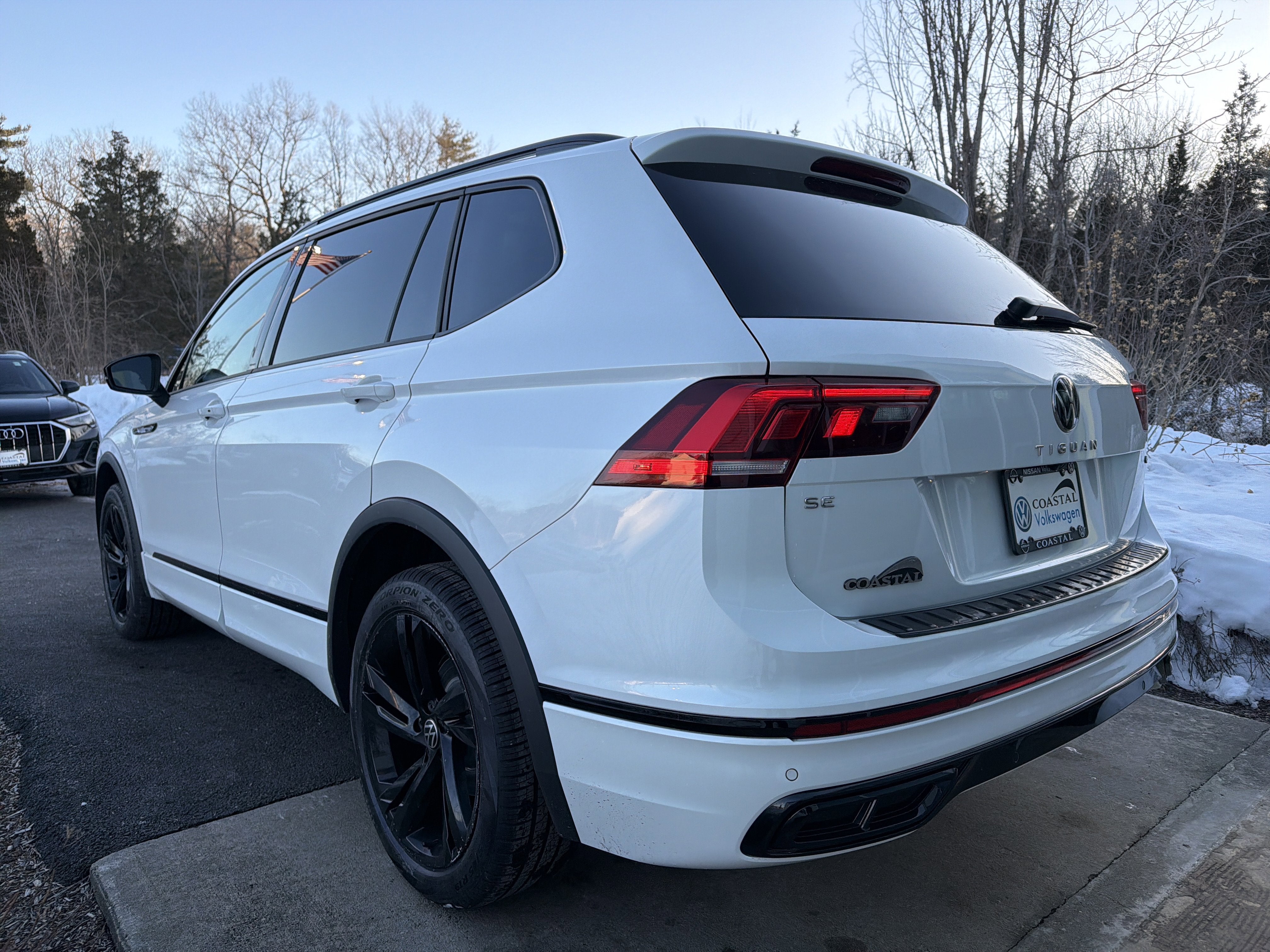 2024 Volkswagen Tiguan SE R-Line Black