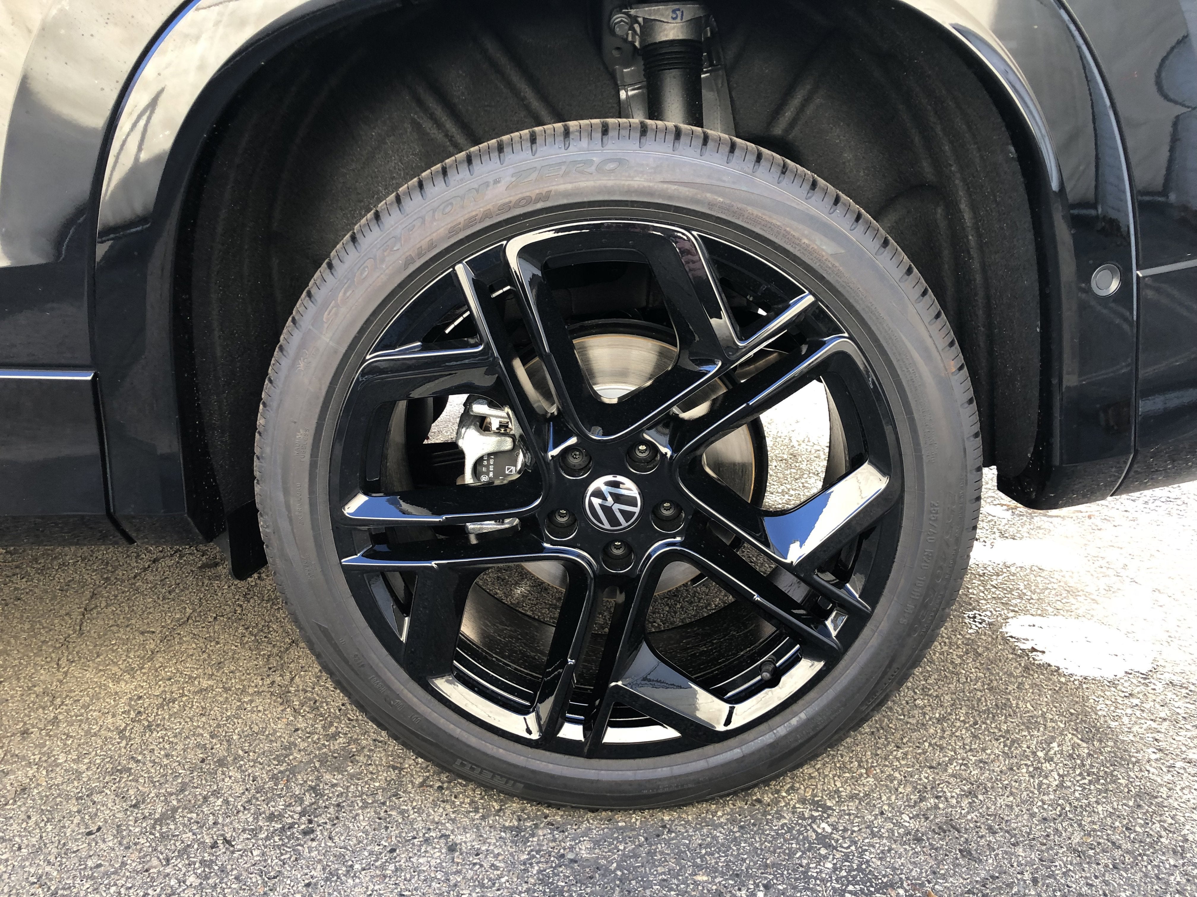 2026 Volkswagen Tiguan SE R-Line Black