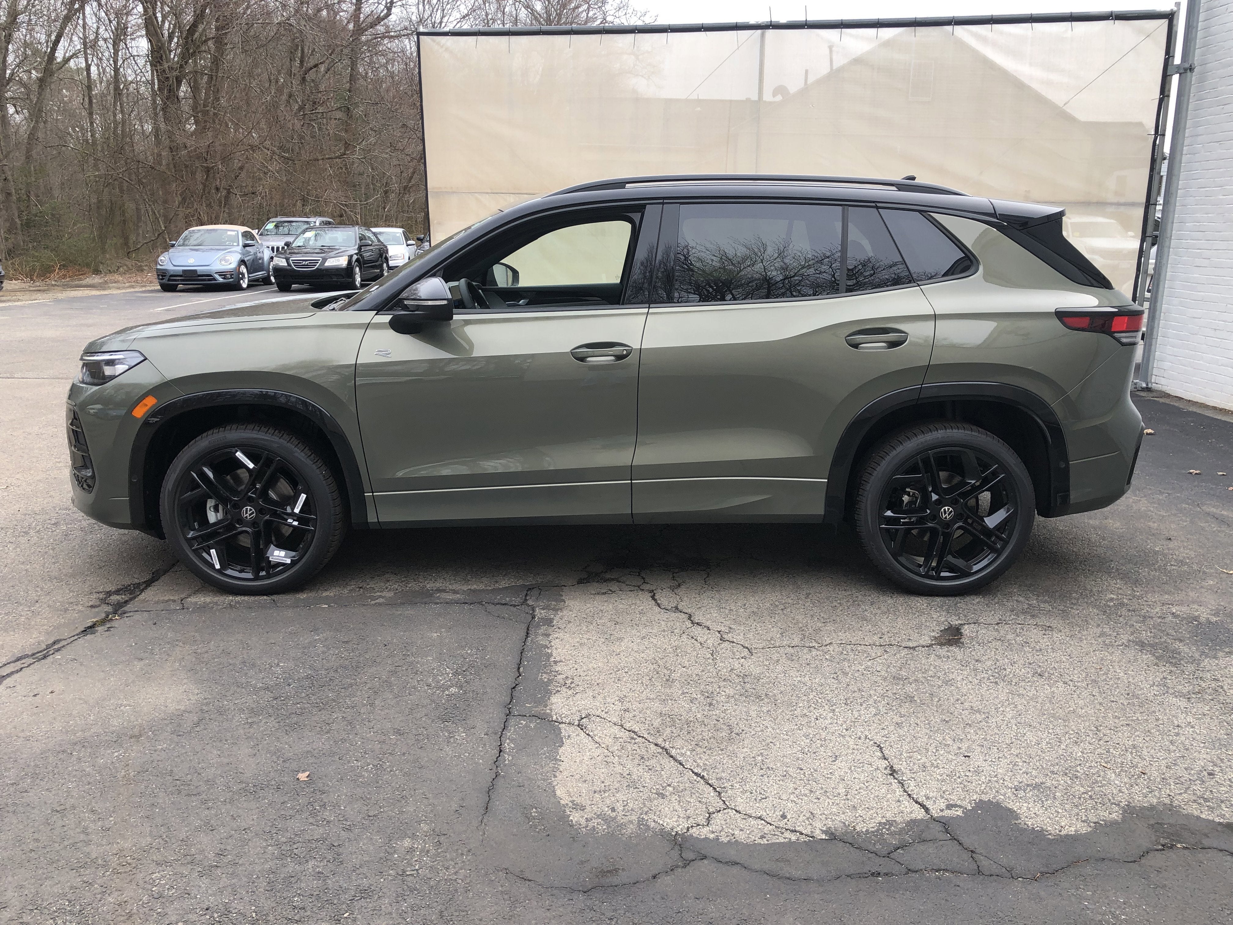 2026 Volkswagen Tiguan SE R-Line Black