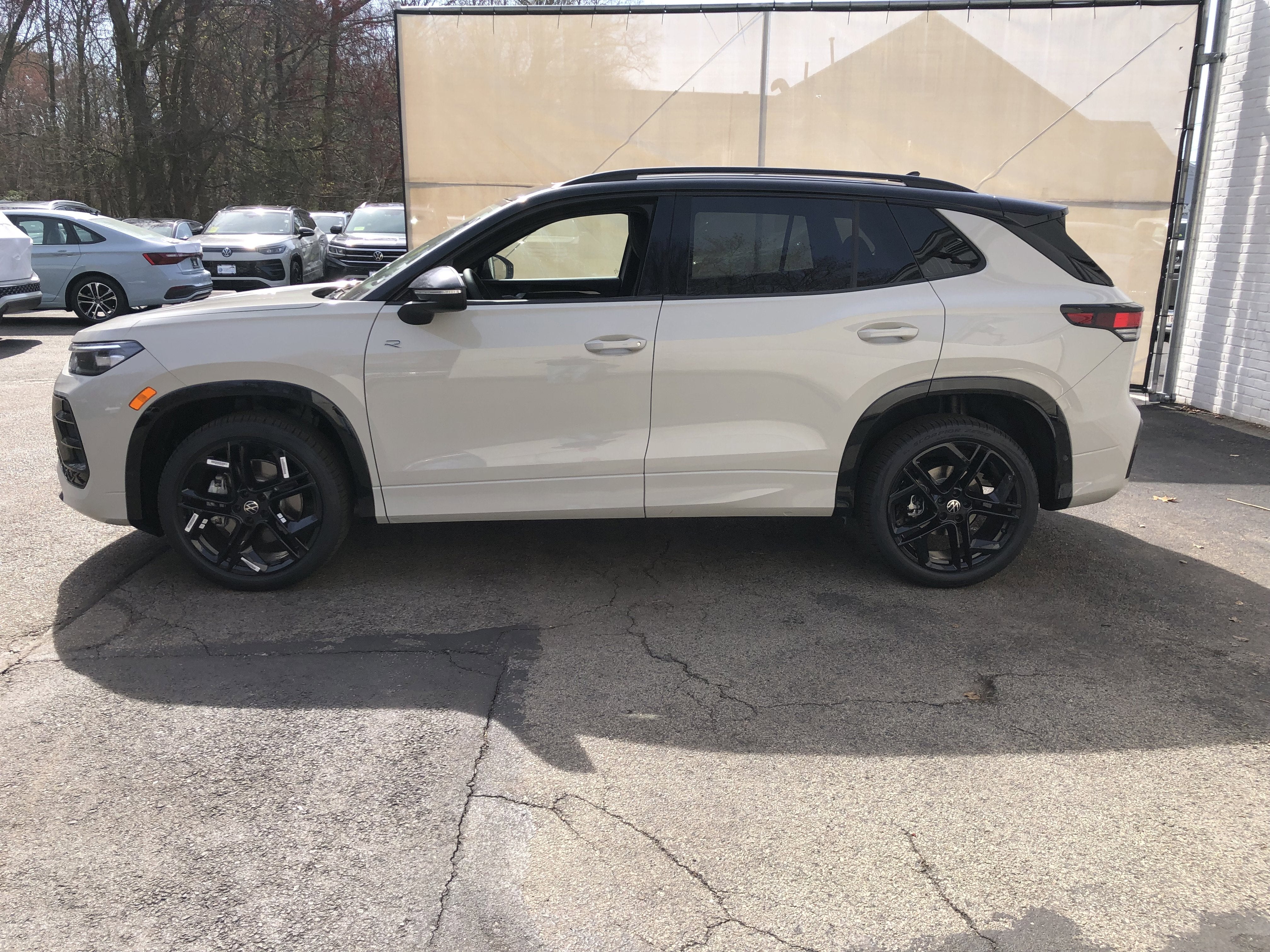 2026 Volkswagen Tiguan SE R-Line Black
