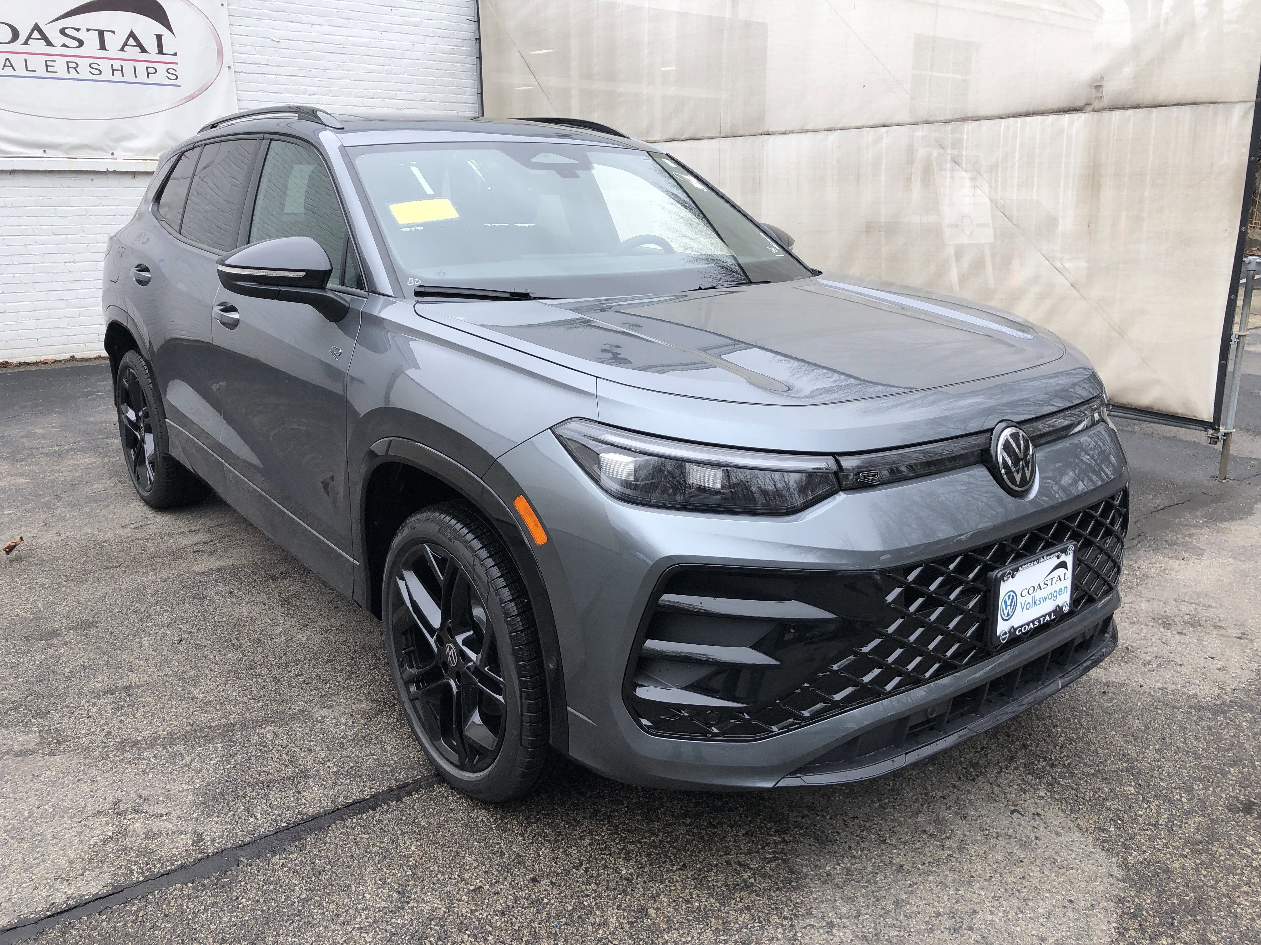 2026 Volkswagen Tiguan SE R-Line Black