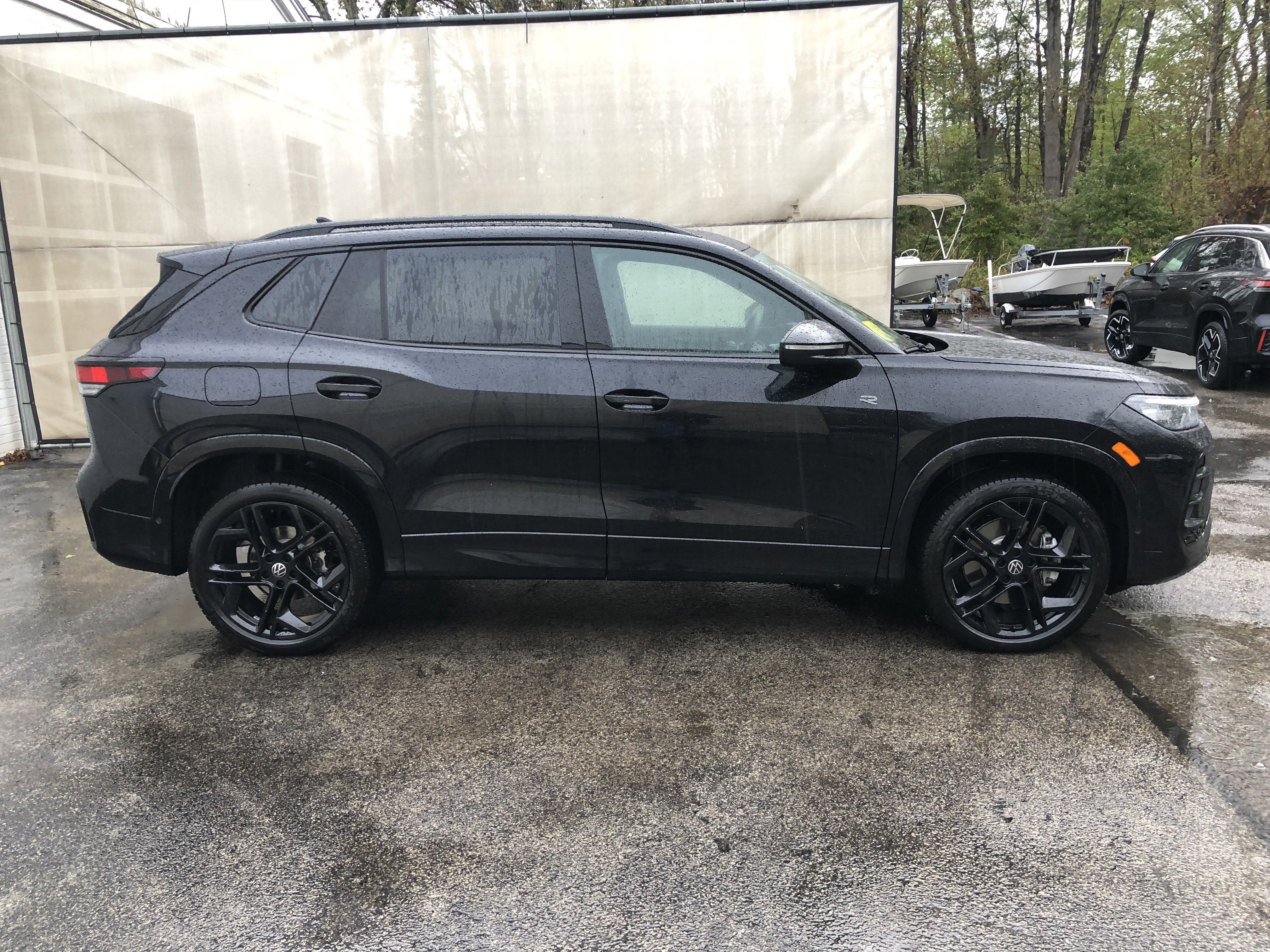 2026 Volkswagen Tiguan SE R-Line Black