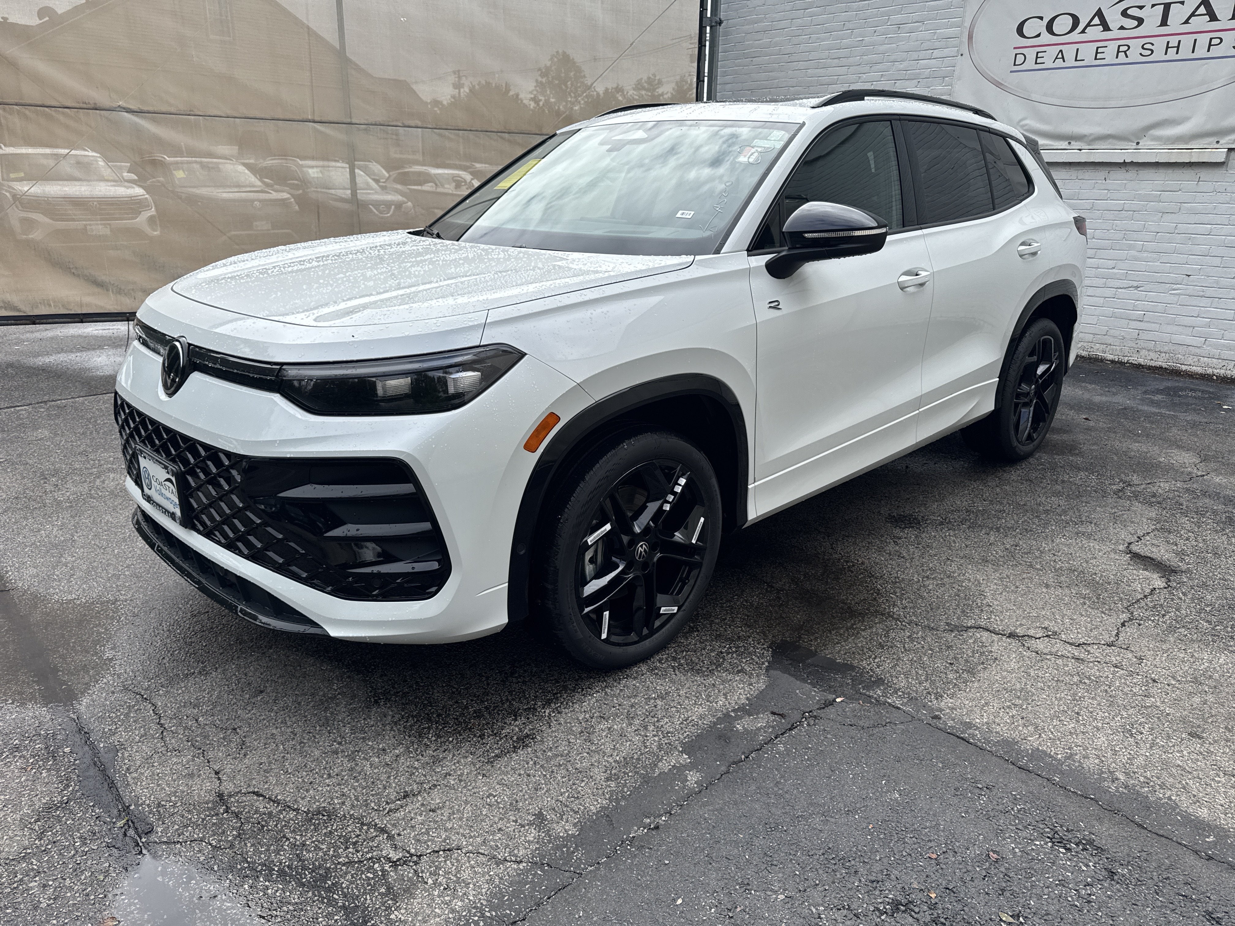 2026 Volkswagen Tiguan SE R-Line Black