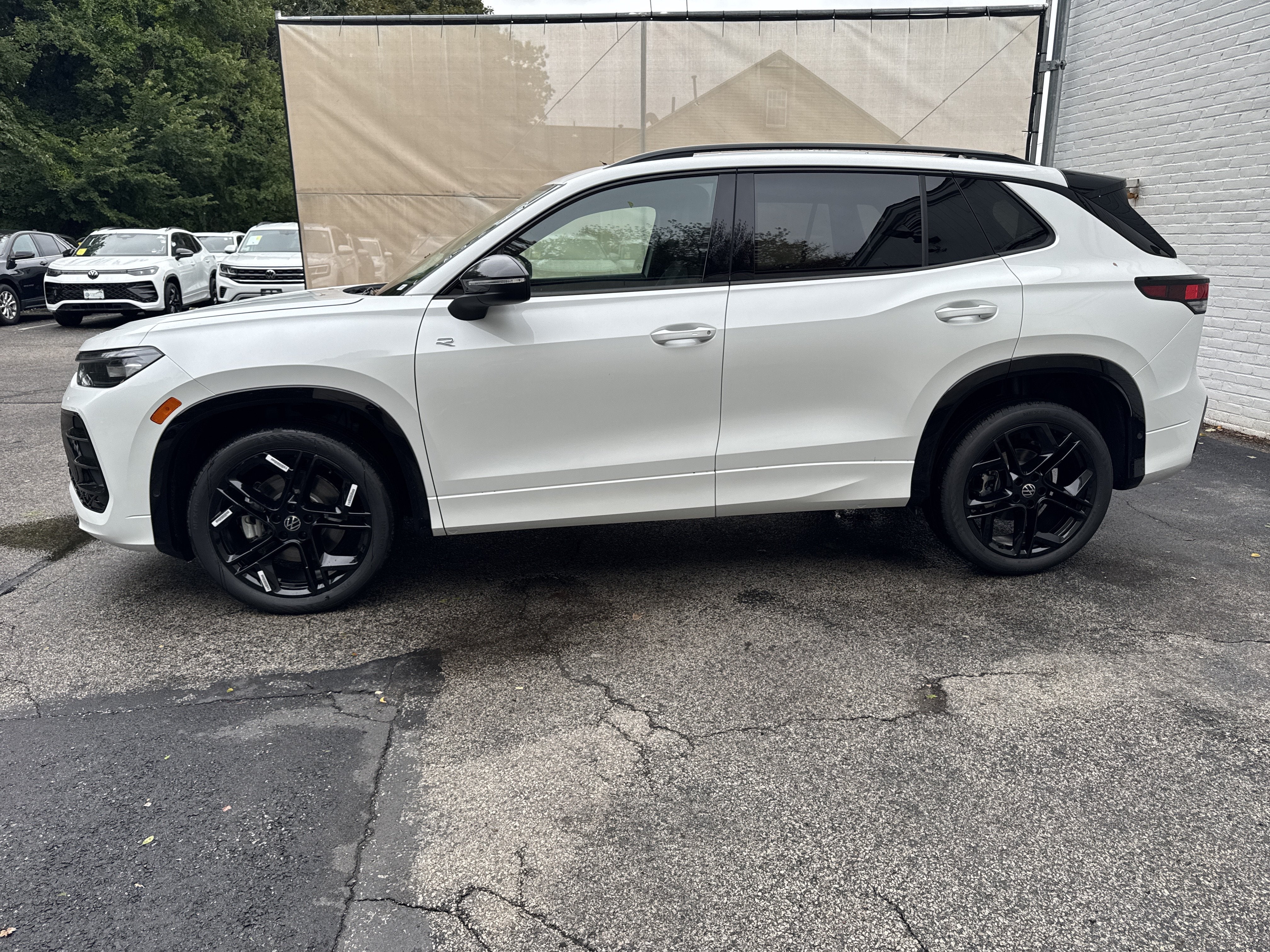2026 Volkswagen Tiguan SE R-Line Black