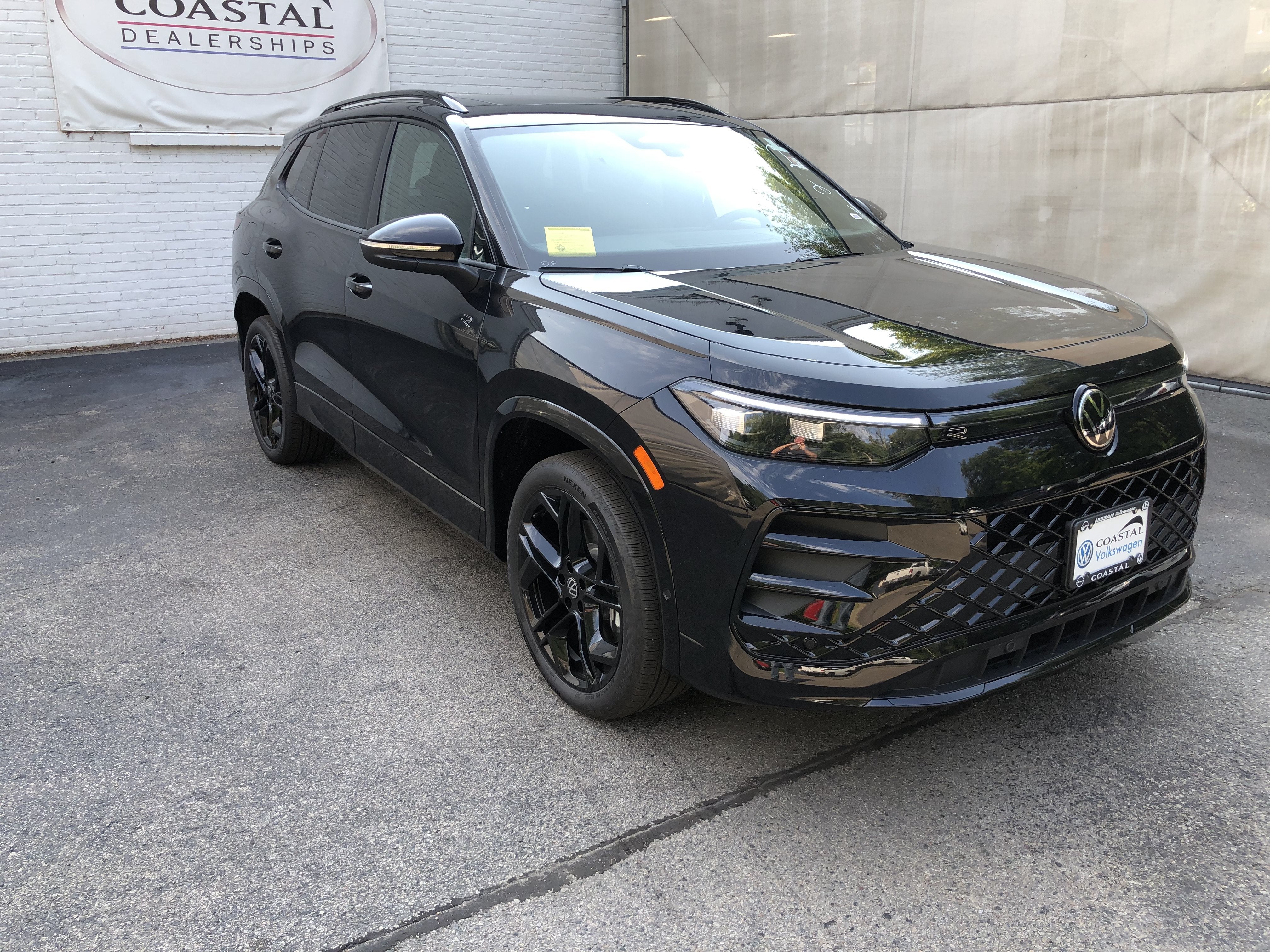 2026 Volkswagen Tiguan SE R-Line Black