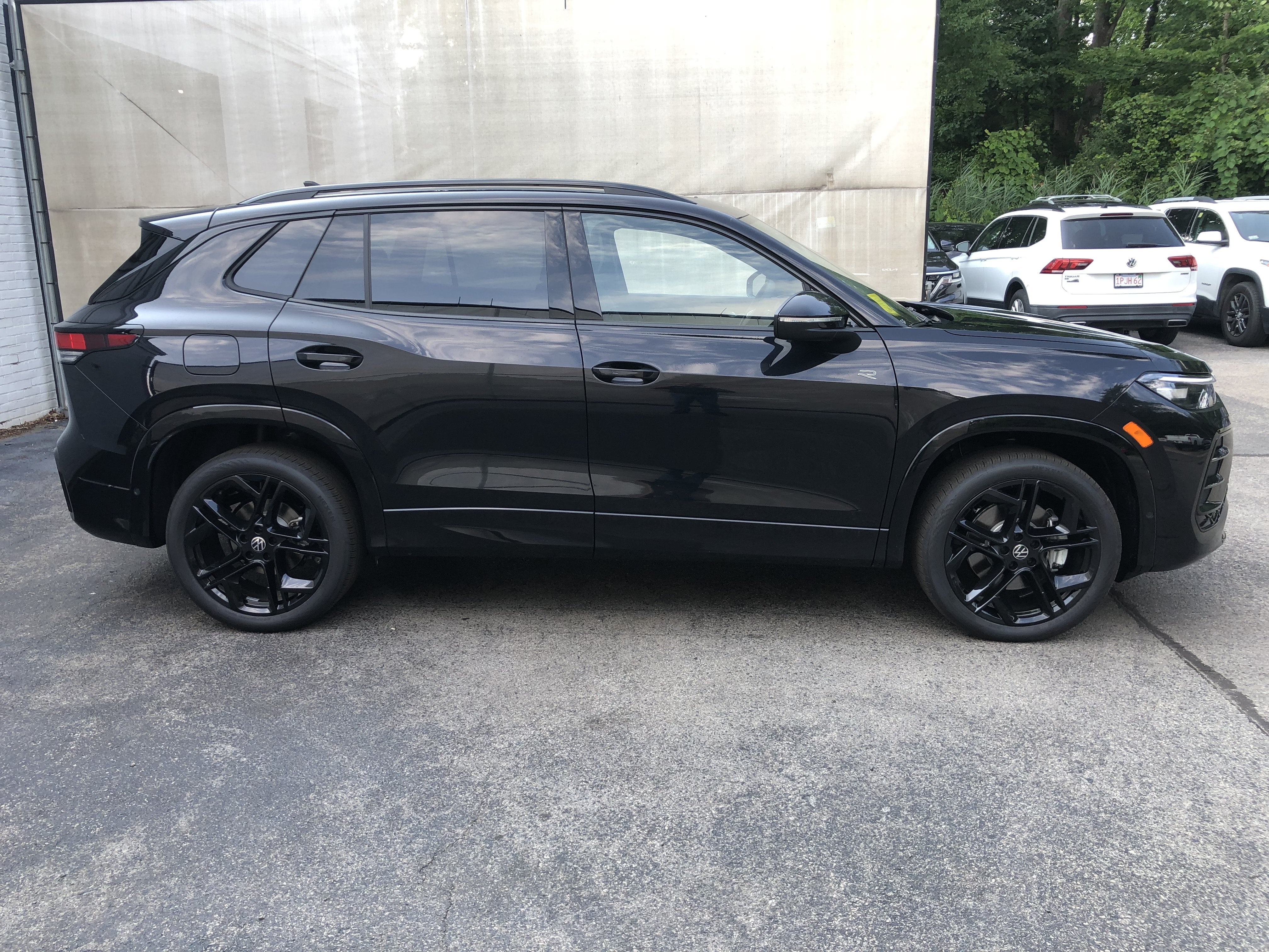 2026 Volkswagen Tiguan SE R-Line Black