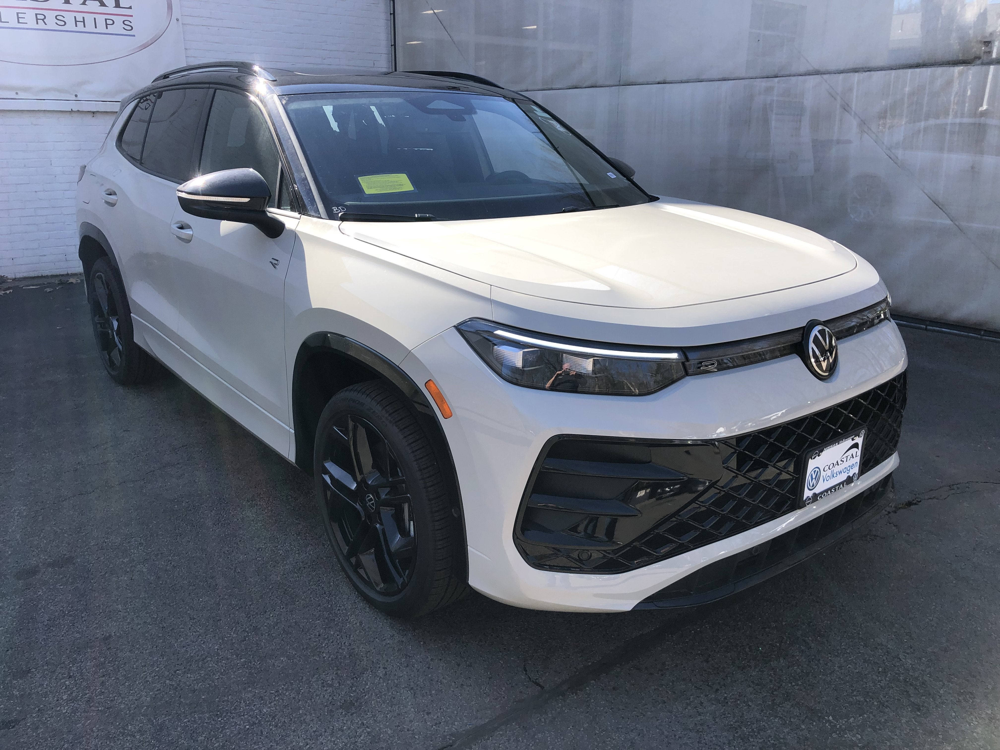 2026 Volkswagen Tiguan SE R-Line Black