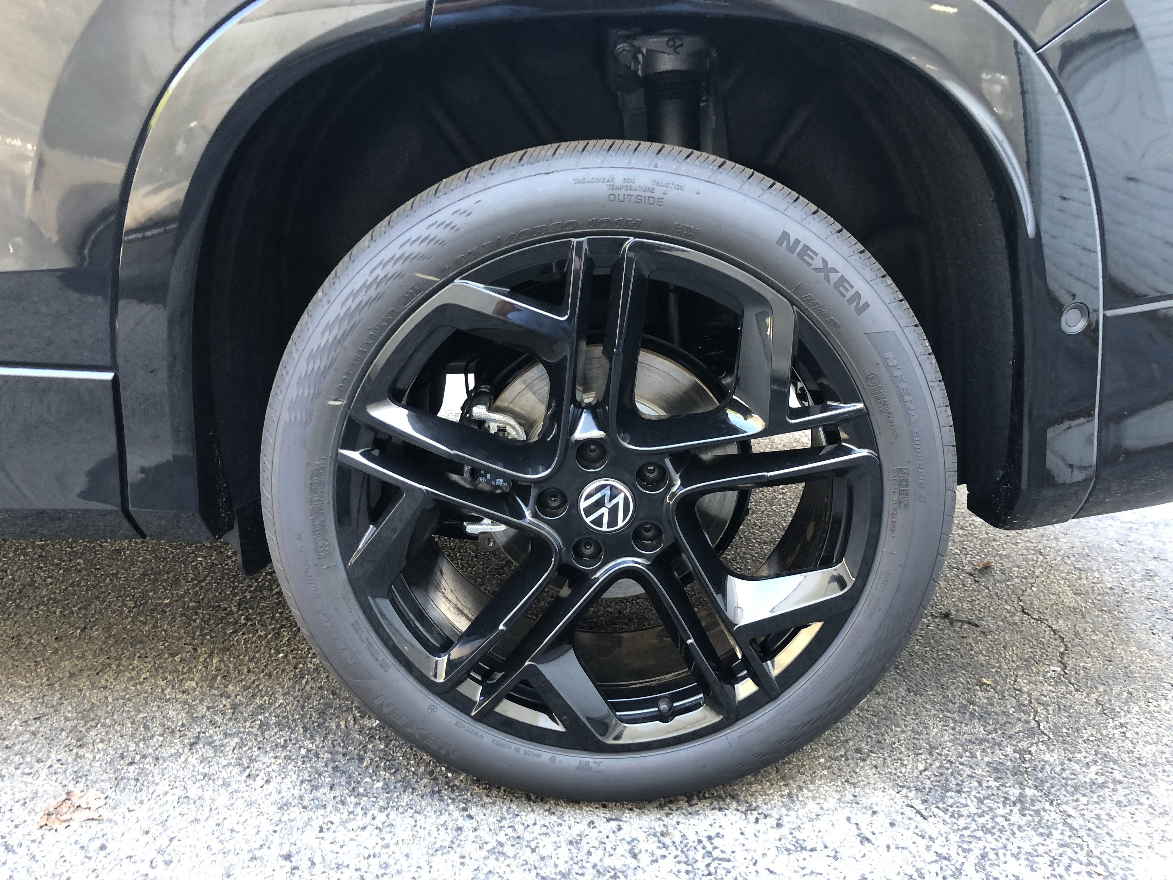 2026 Volkswagen Tiguan SE R-Line Black