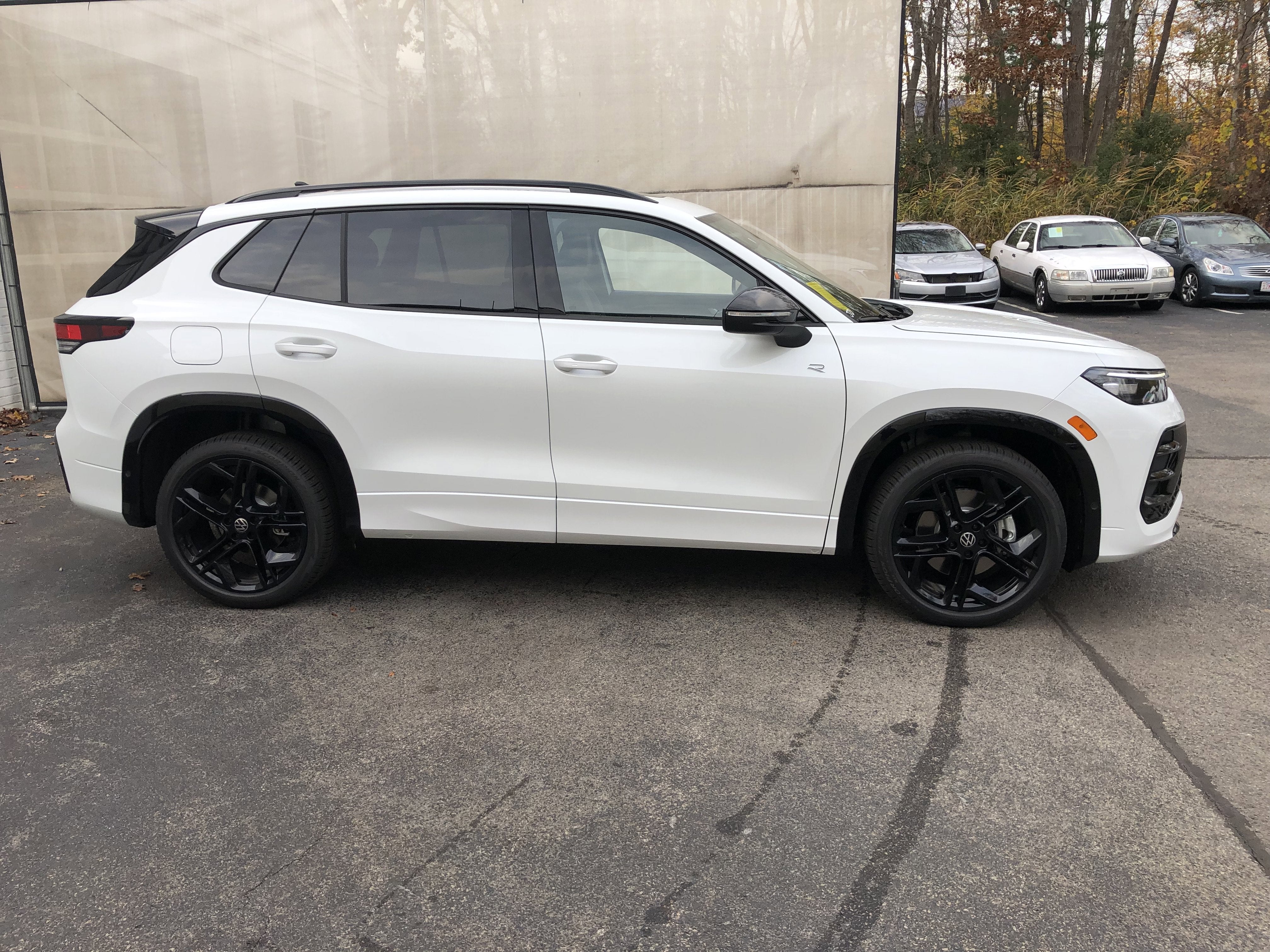 2026 Volkswagen Tiguan SE R-Line Black