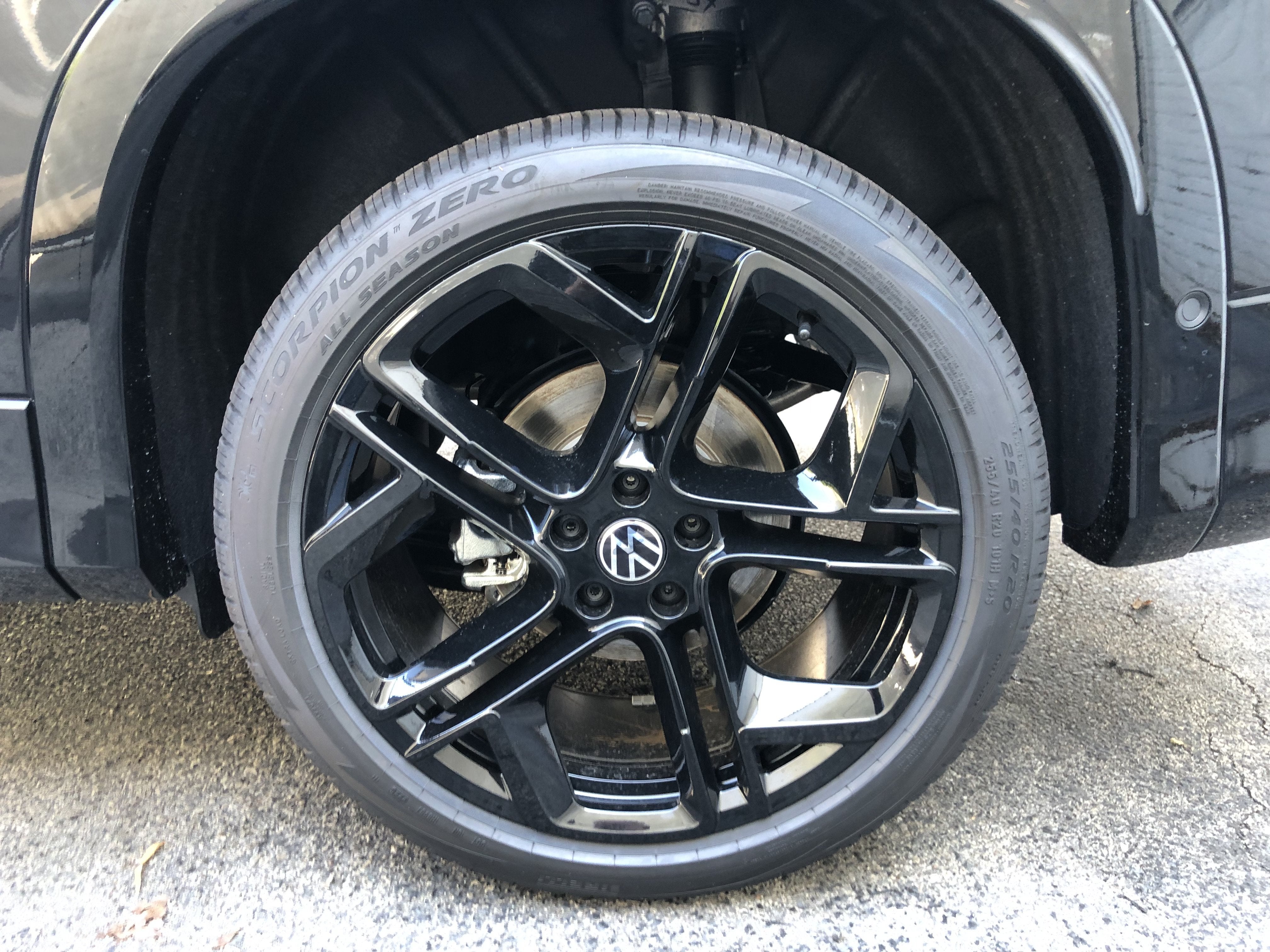 2026 Volkswagen Tiguan SE R-Line Black