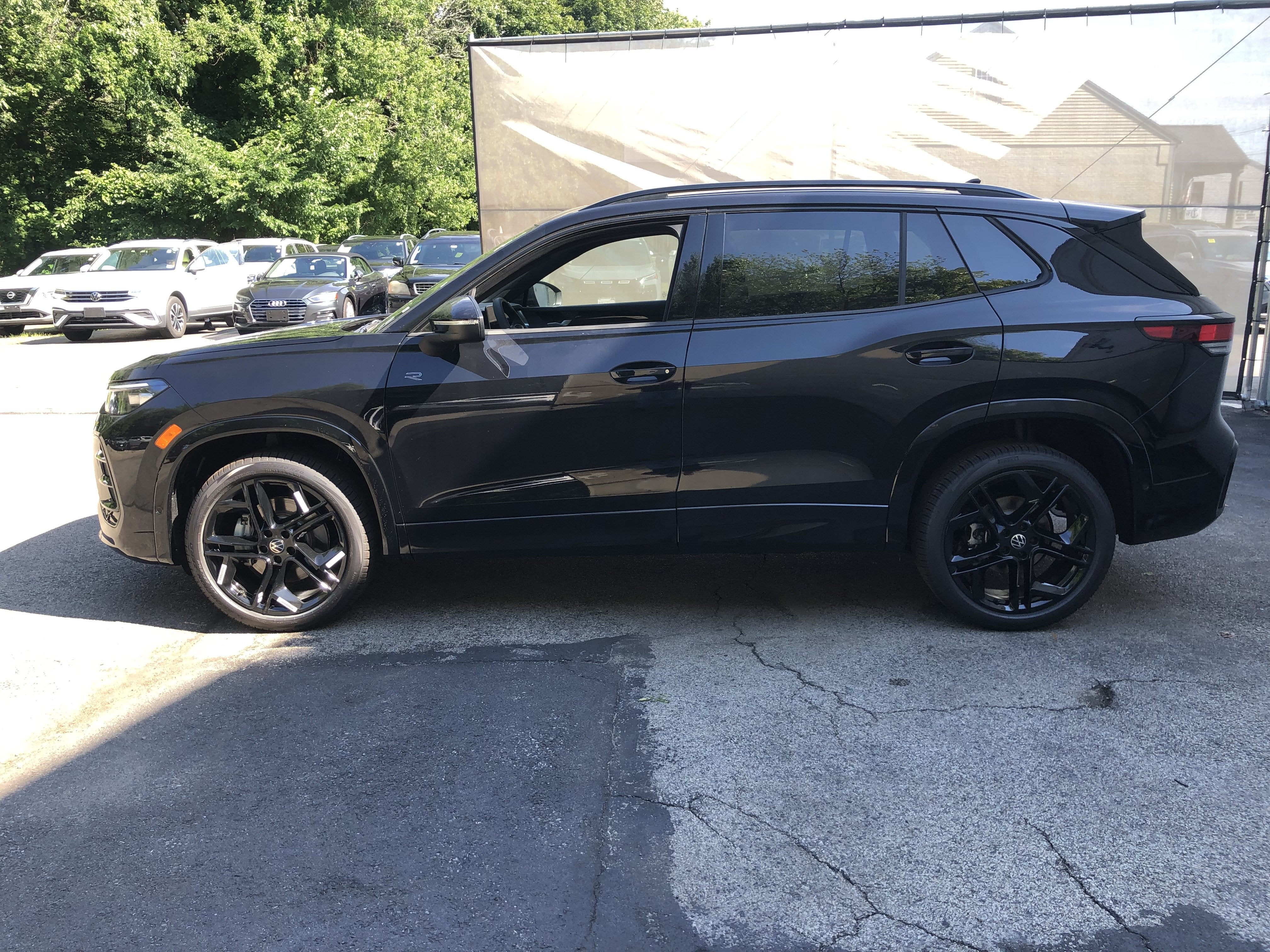 2026 Volkswagen Tiguan SE R-Line Black