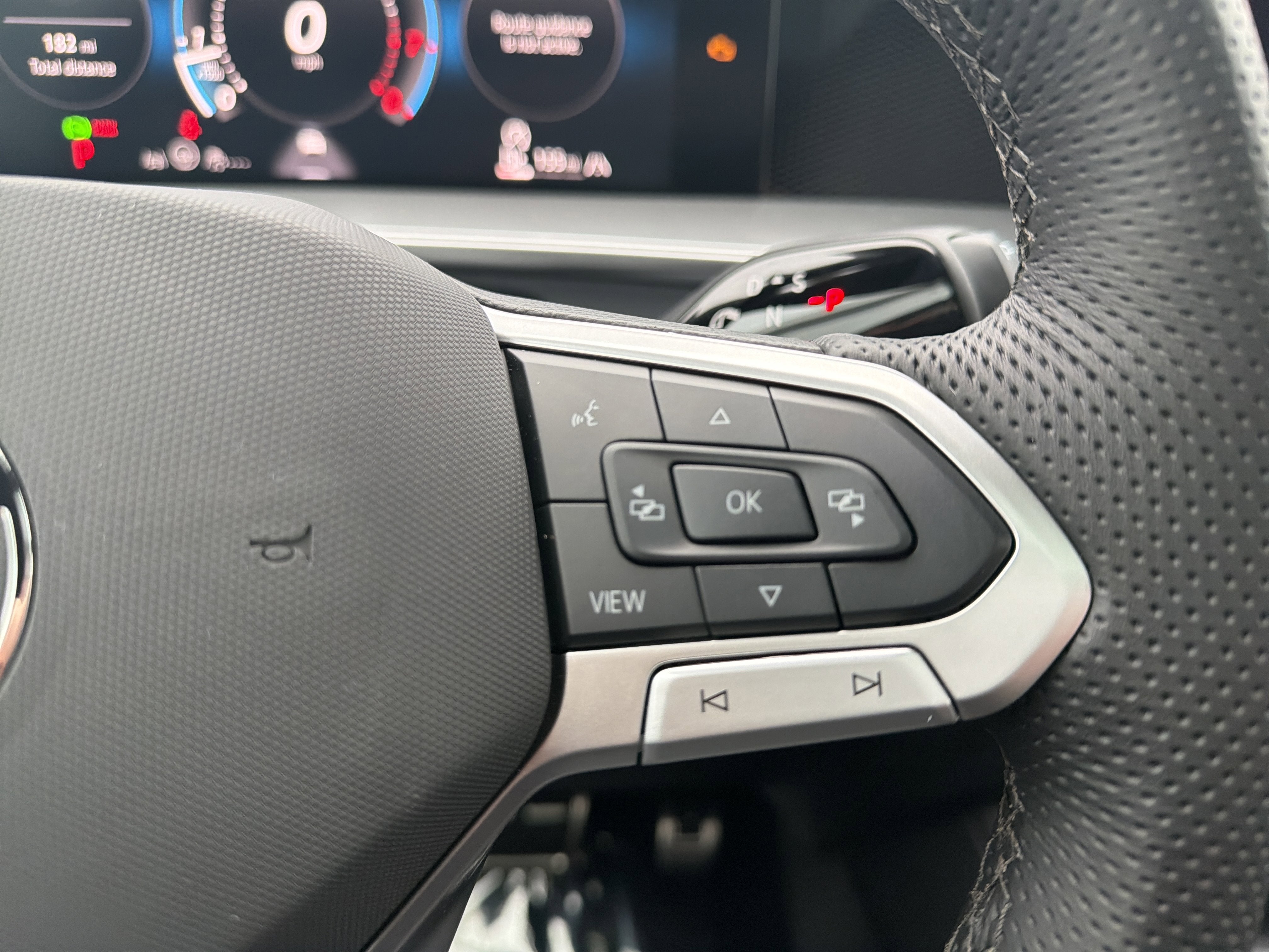 2025 Volkswagen Tiguan SE R-Line Black