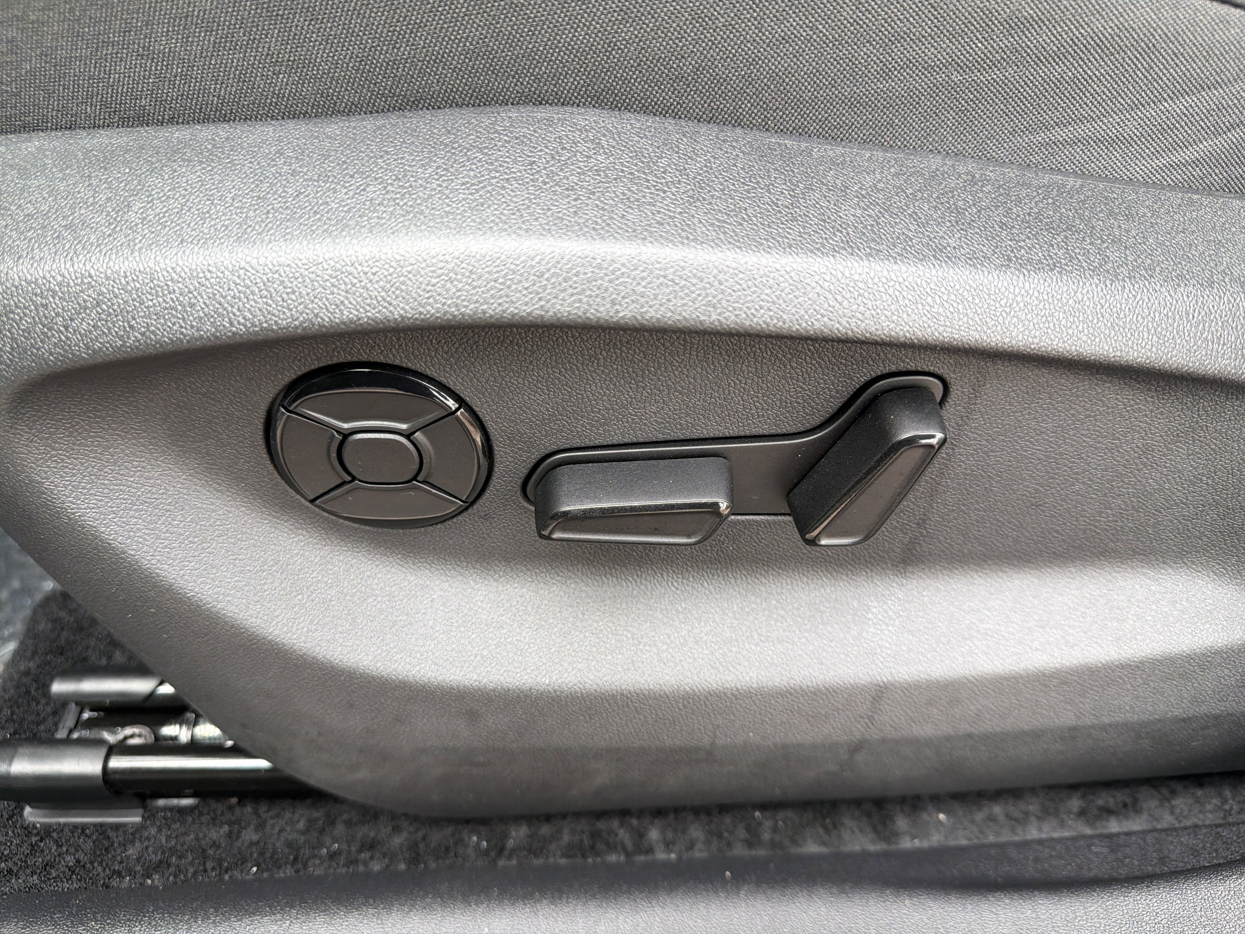 2025 Volkswagen Tiguan SE R-Line Black