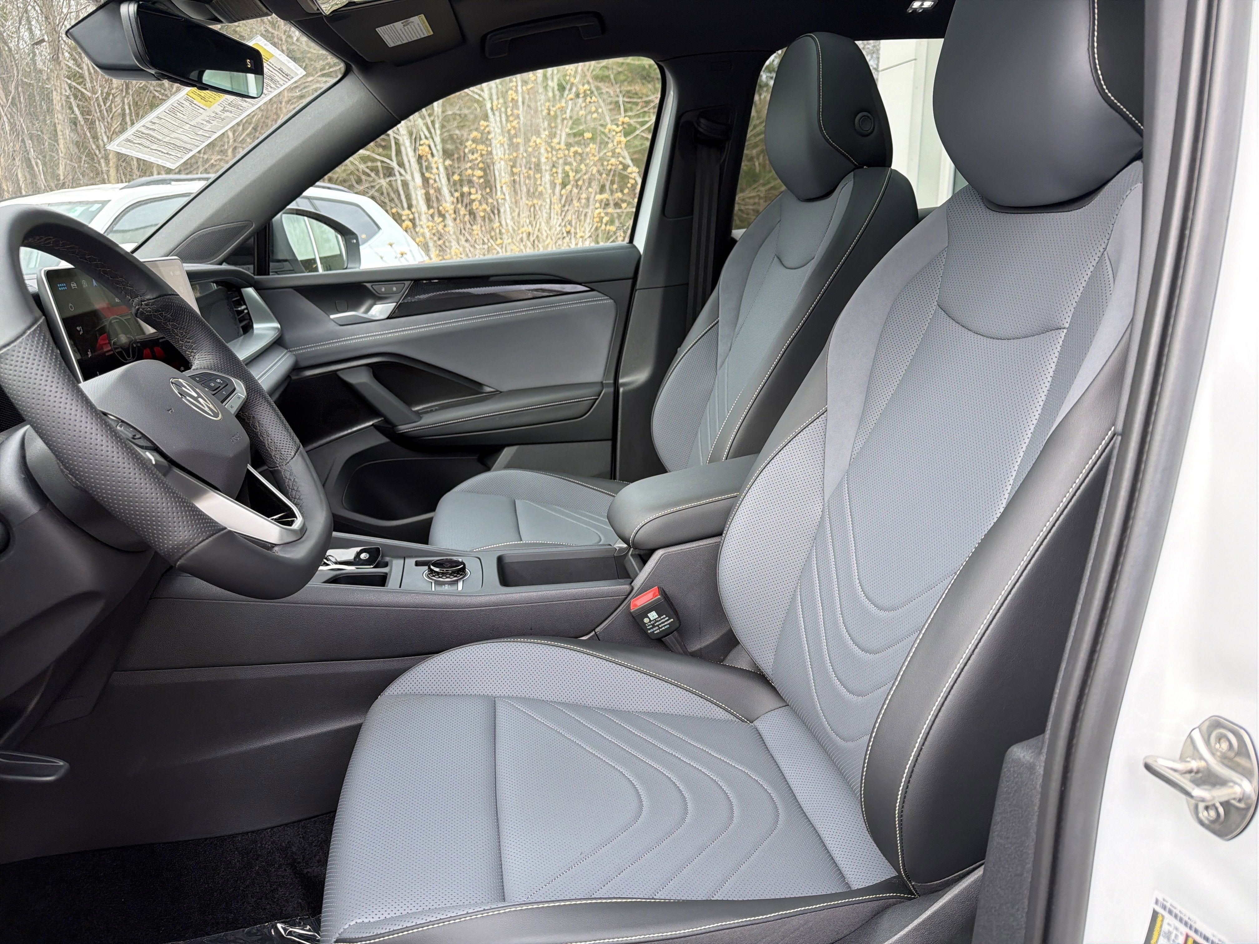 2025 Volkswagen Tiguan SE R-Line Black