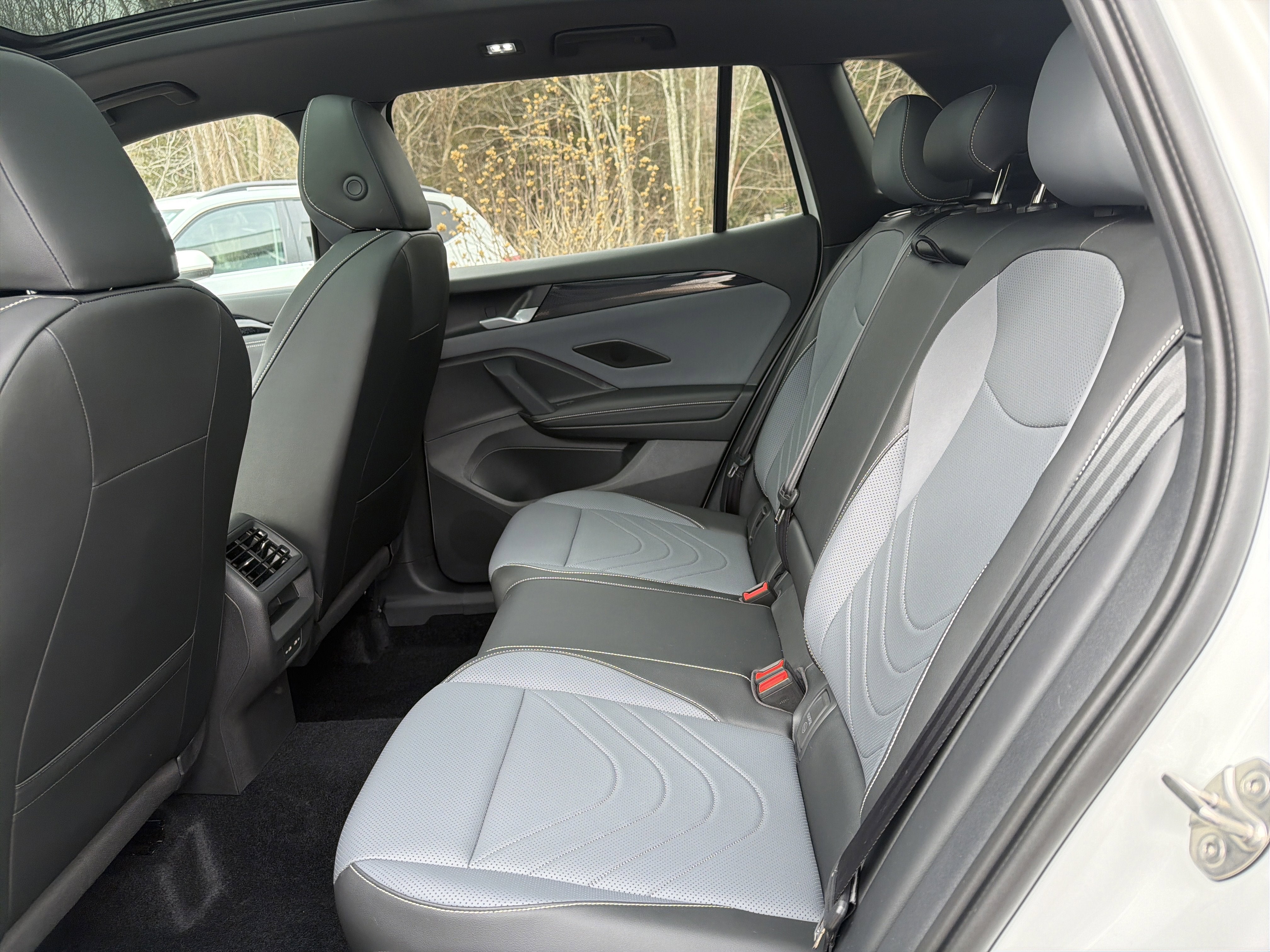 2025 Volkswagen Tiguan SE R-Line Black