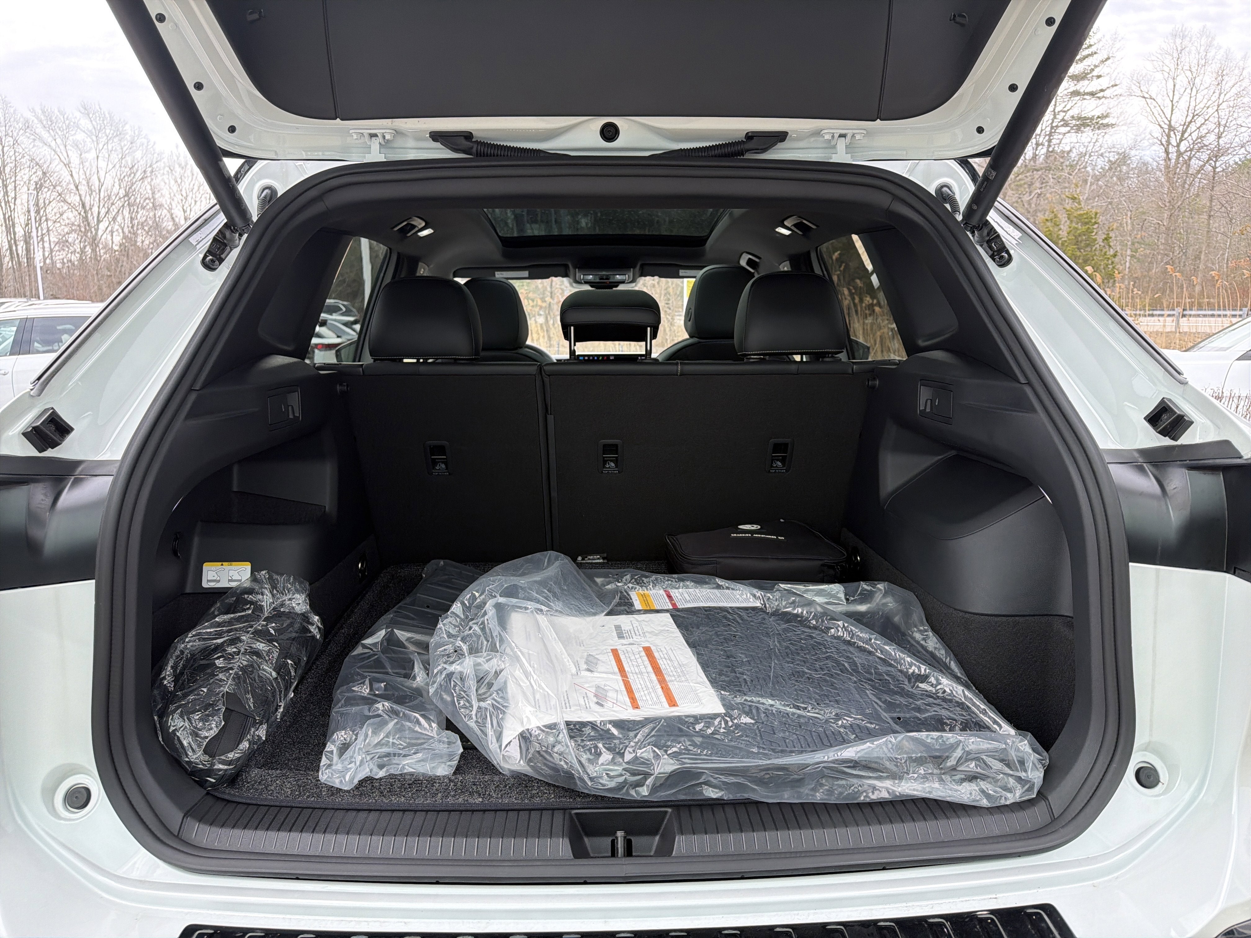 2025 Volkswagen Tiguan SE R-Line Black