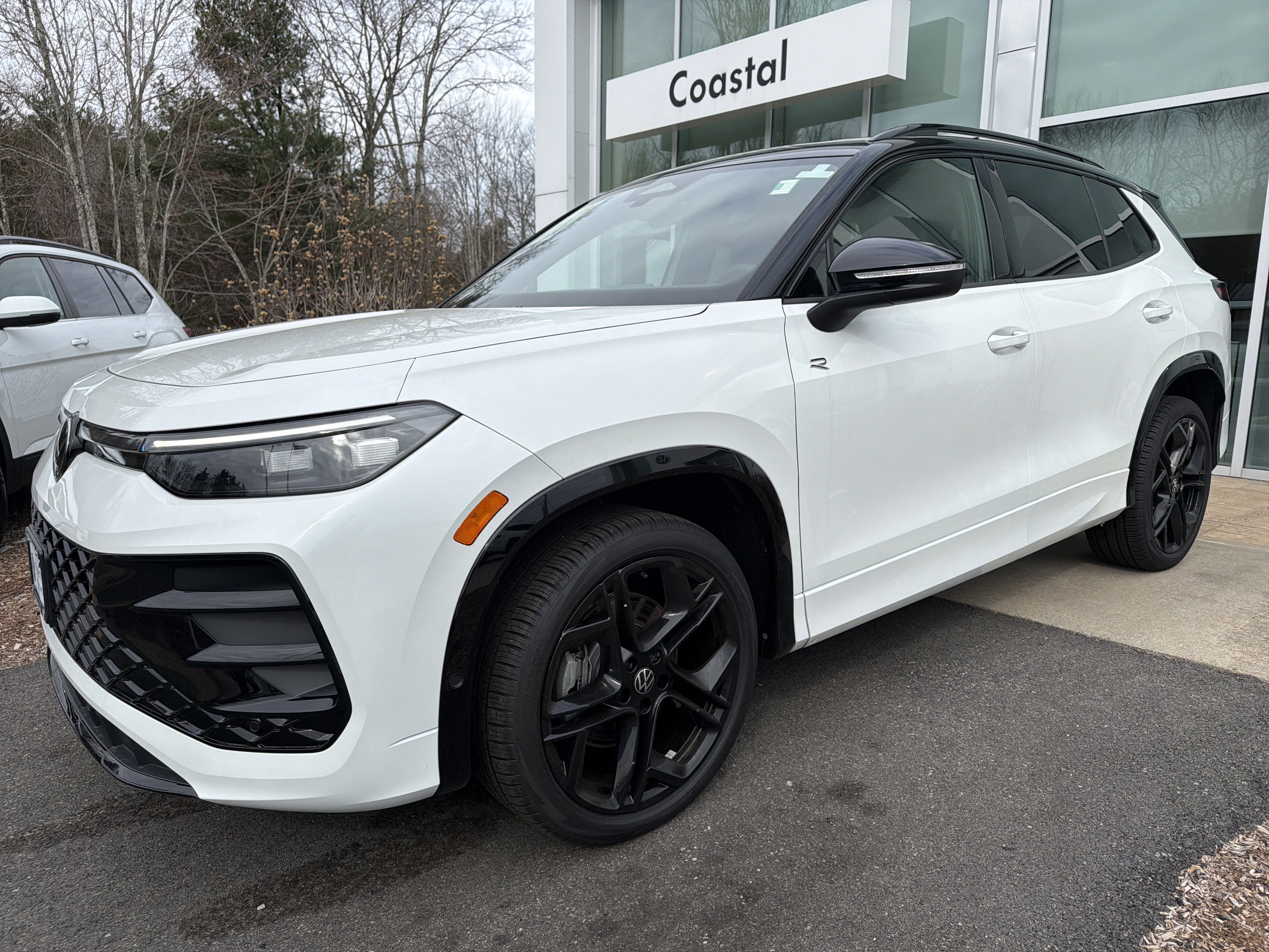 2025 Volkswagen Tiguan SE R-Line Black