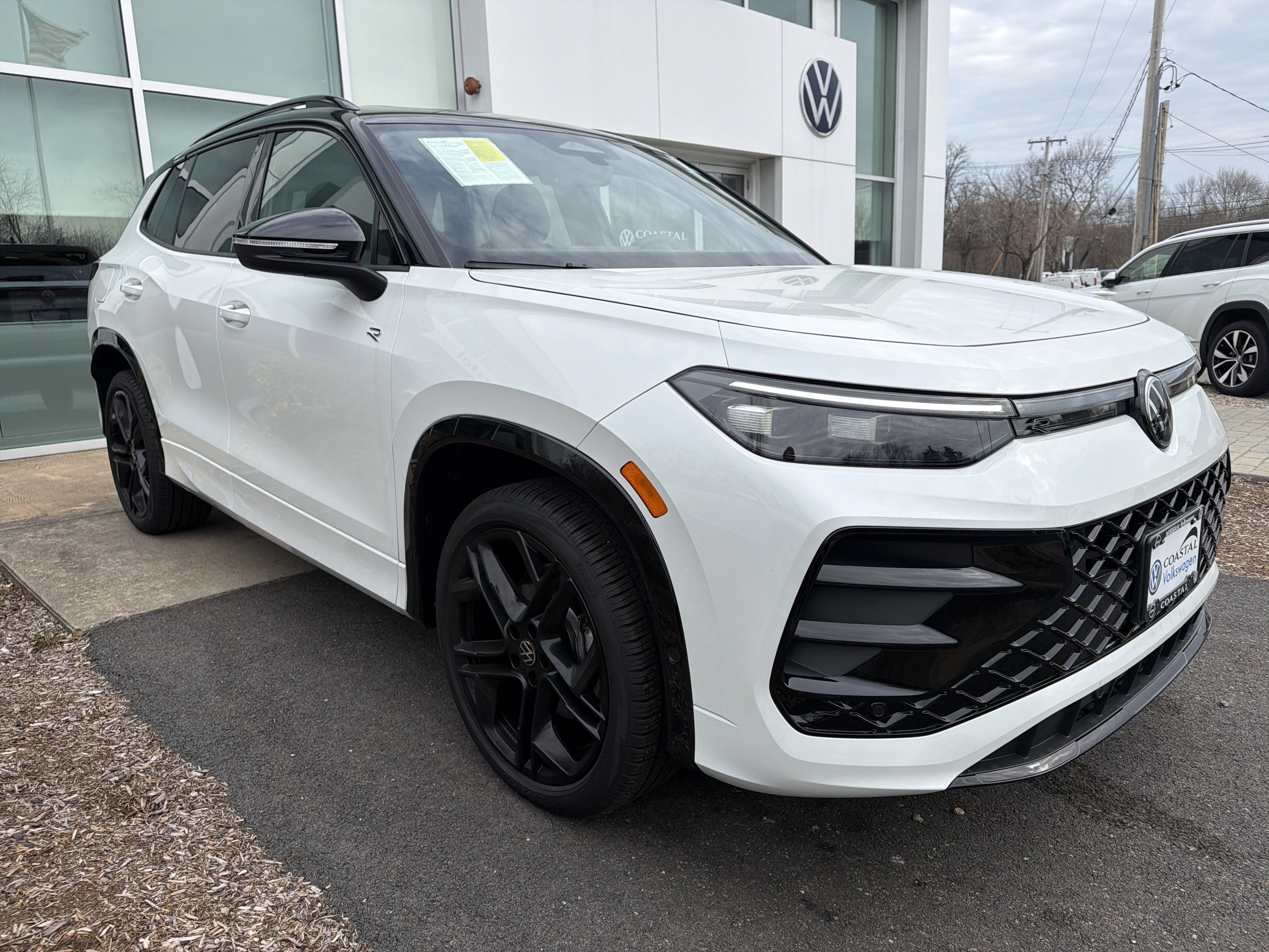 2025 Volkswagen Tiguan SE R-Line Black