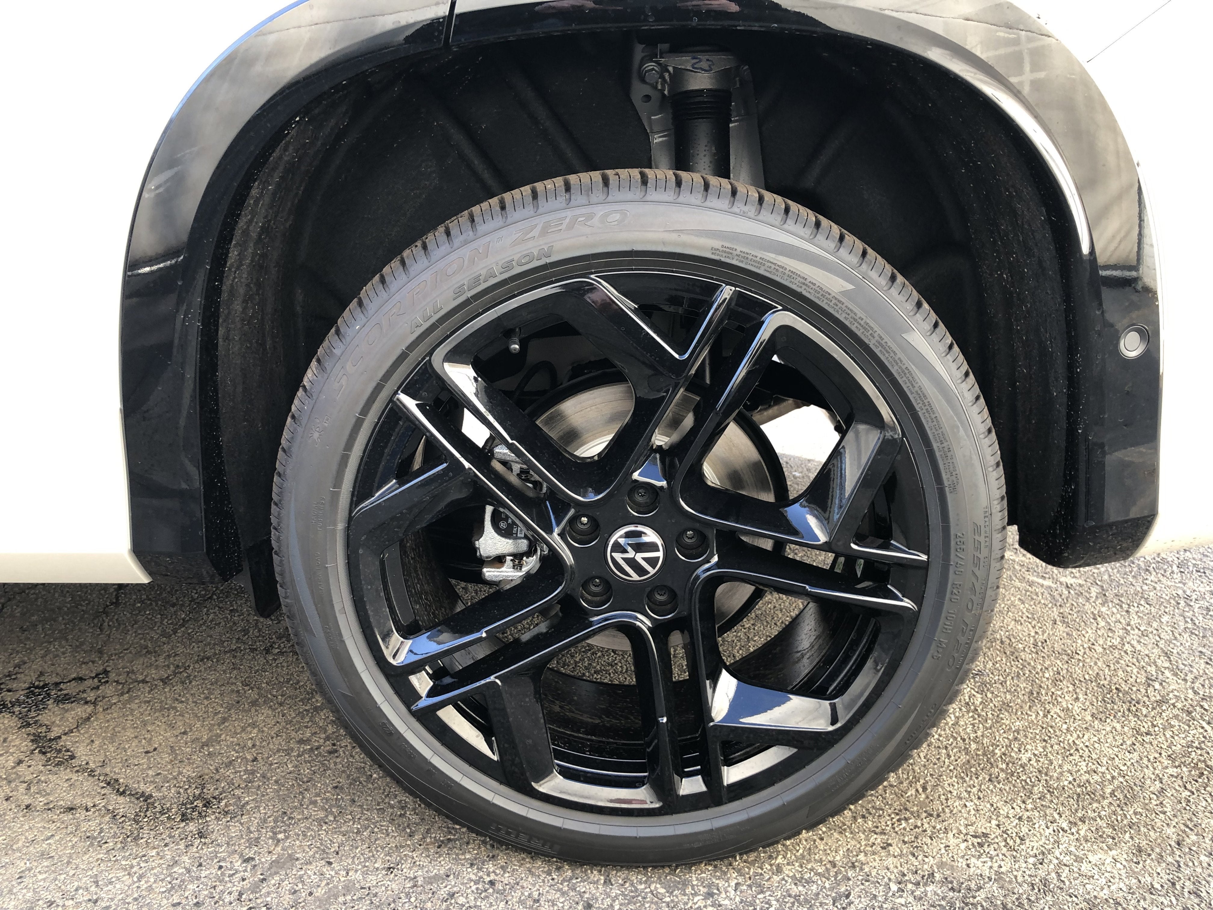 2026 Volkswagen Tiguan SE R-Line Black