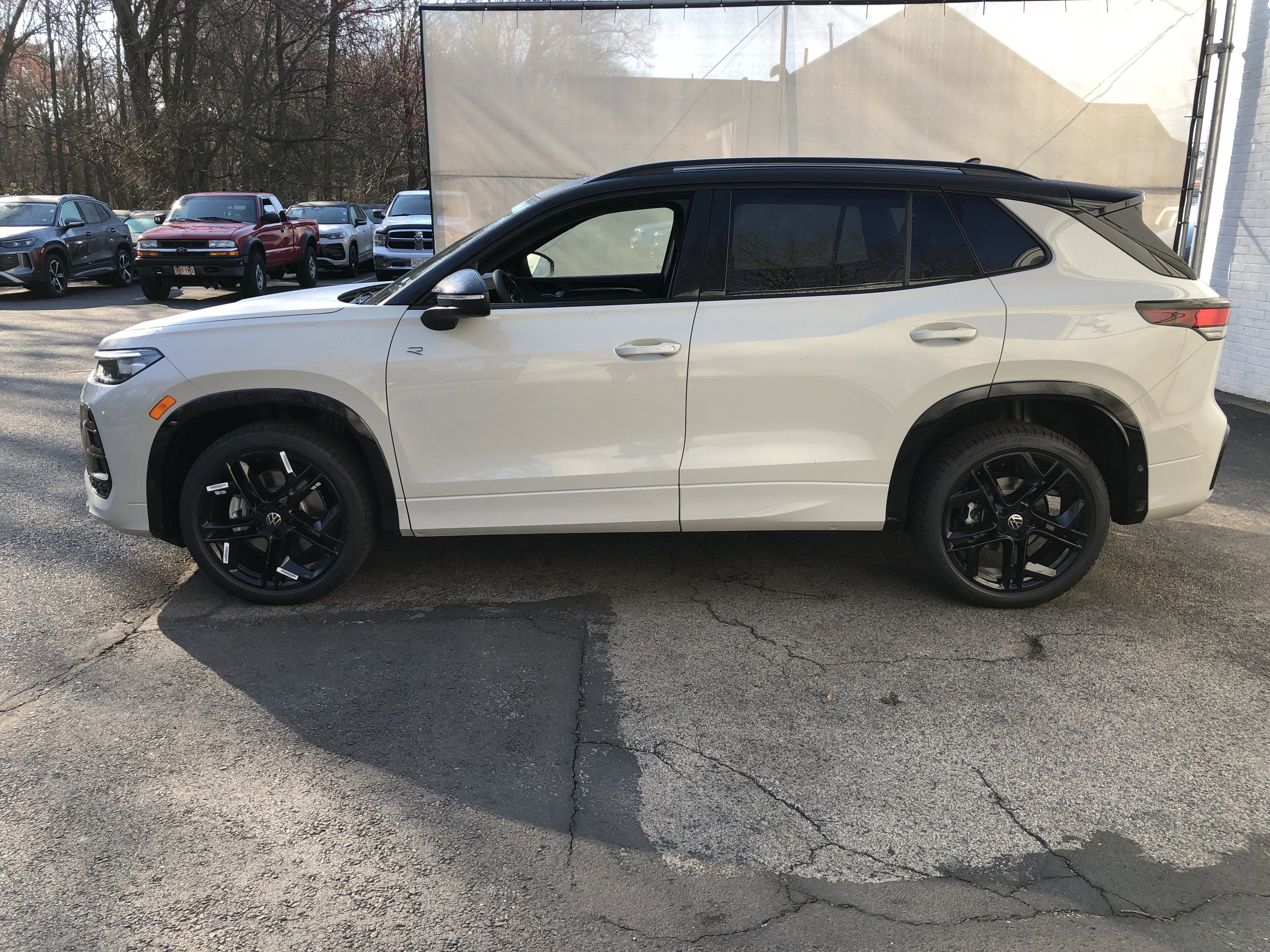 2026 Volkswagen Tiguan SE R-Line Black
